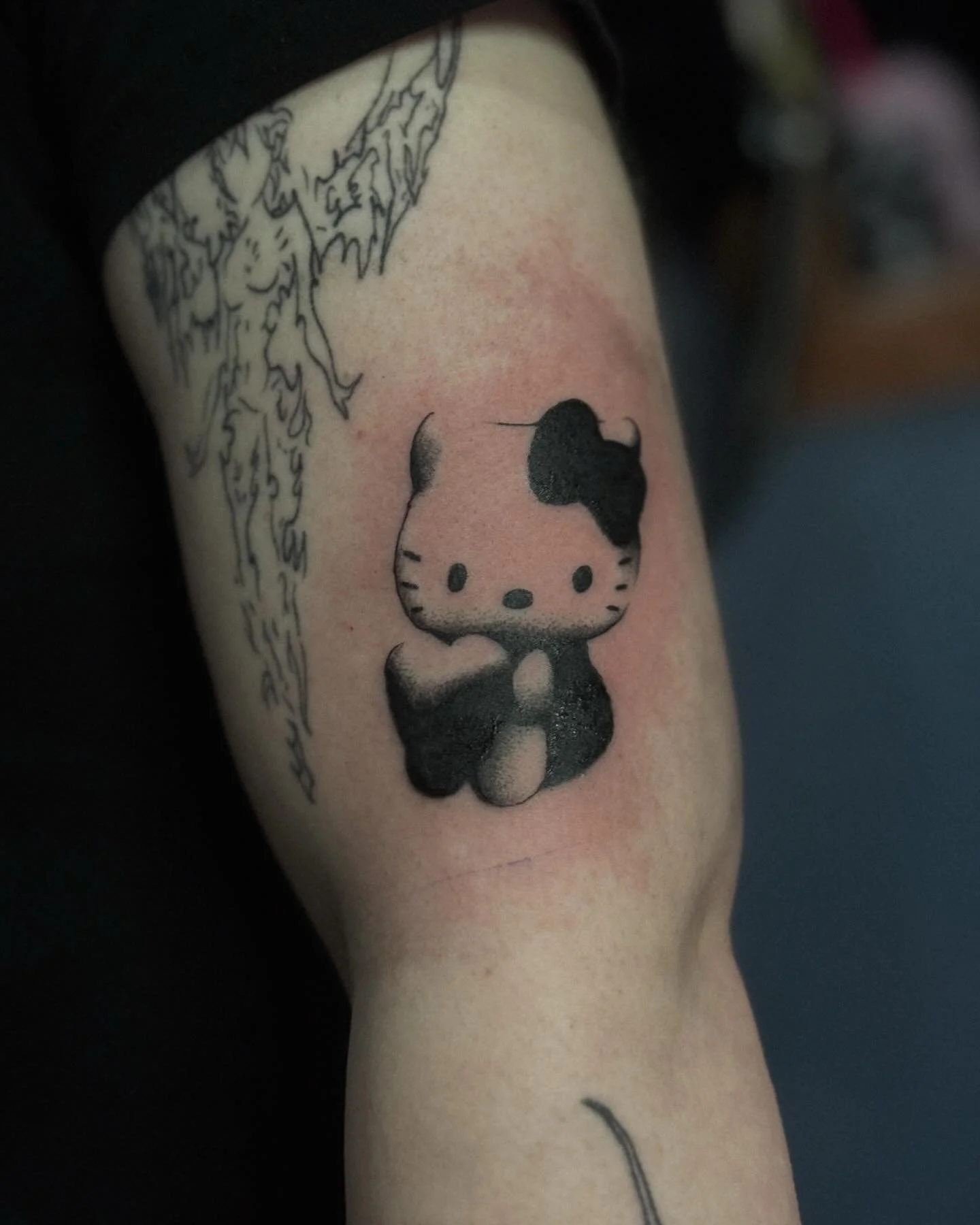 Hello Kitty flash piece for Macey 

DM to book/enquire. 
@inkwizardstattoo 

#hellokitty #sanrio #hellokittytattoo #femaletattooartist