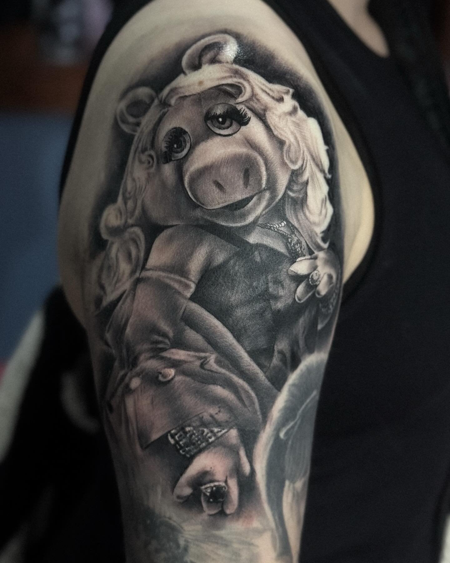 Miss Piggy! Thank you Emily for letting me tattoo this one on you! @silverhairedbambi 

DM to book/enquire.
@inkwizardstattoo 

#misspiggy #muppets #realismtattoo #femaletattoartist #adelaide