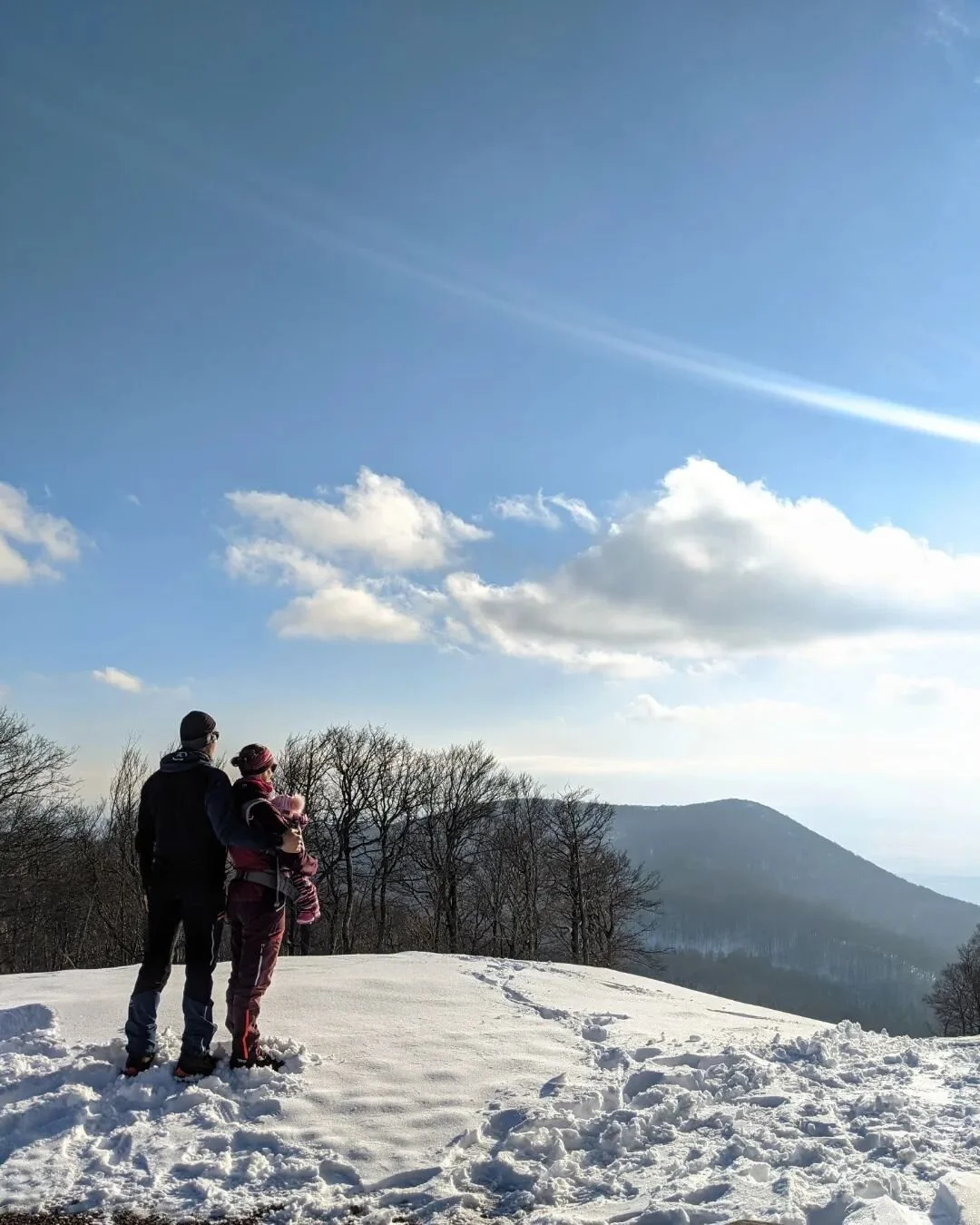 ❄️☃️🏔️

#platak
#winterwonderland 
#fitfam
#familytime 
#firstsnow
#babyadventures