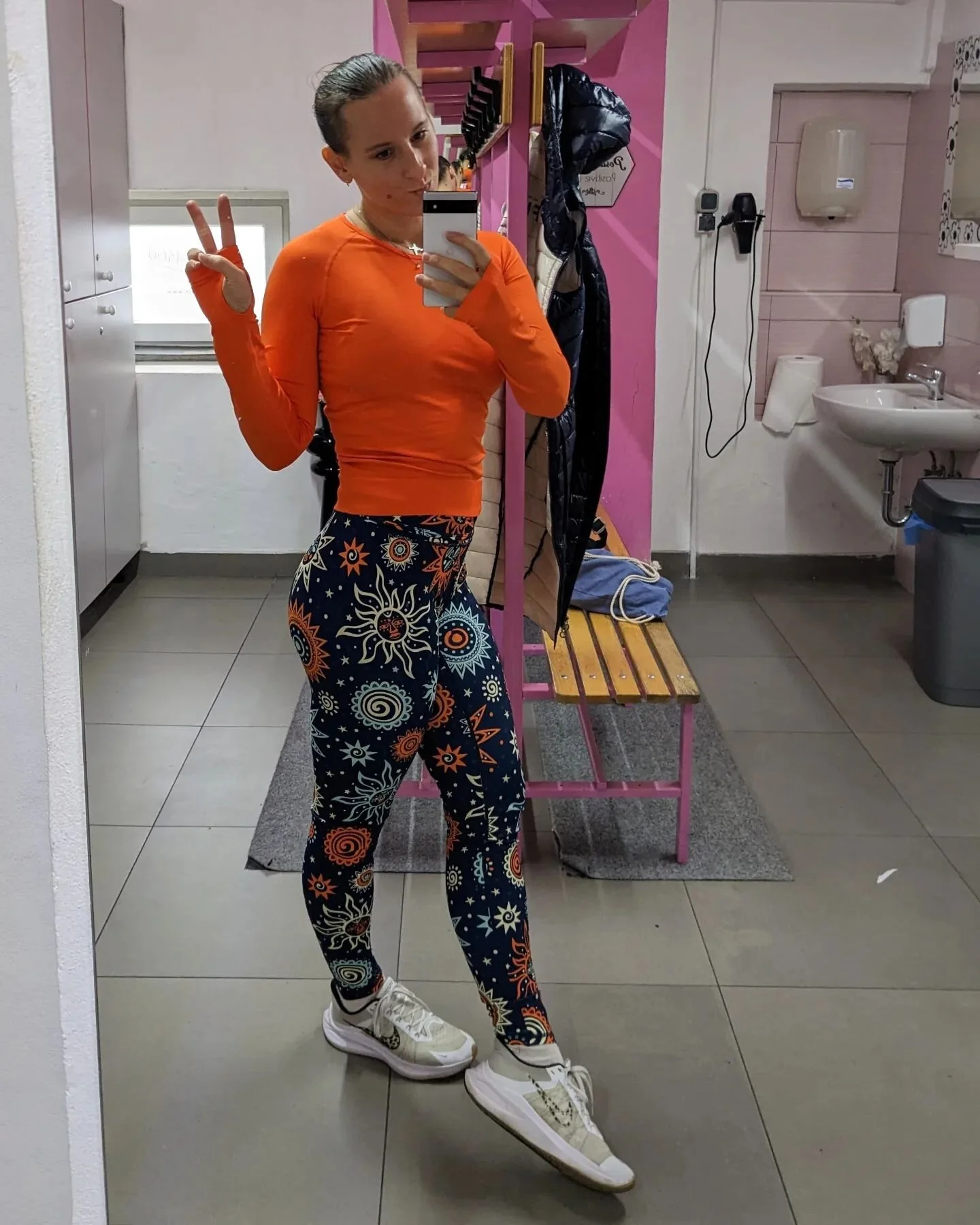 Fitness Influencer Pose vs Real Me ✌️😘

&quot;In a world where you can be anything, be yourself.&quot;
Albert Einstein

#fitnessinfluencerbelike 
#gymselfie