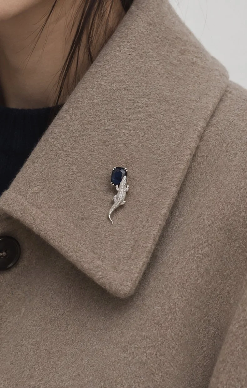 Brooch18KYellowGoldwithNaturalSapphire.jpg