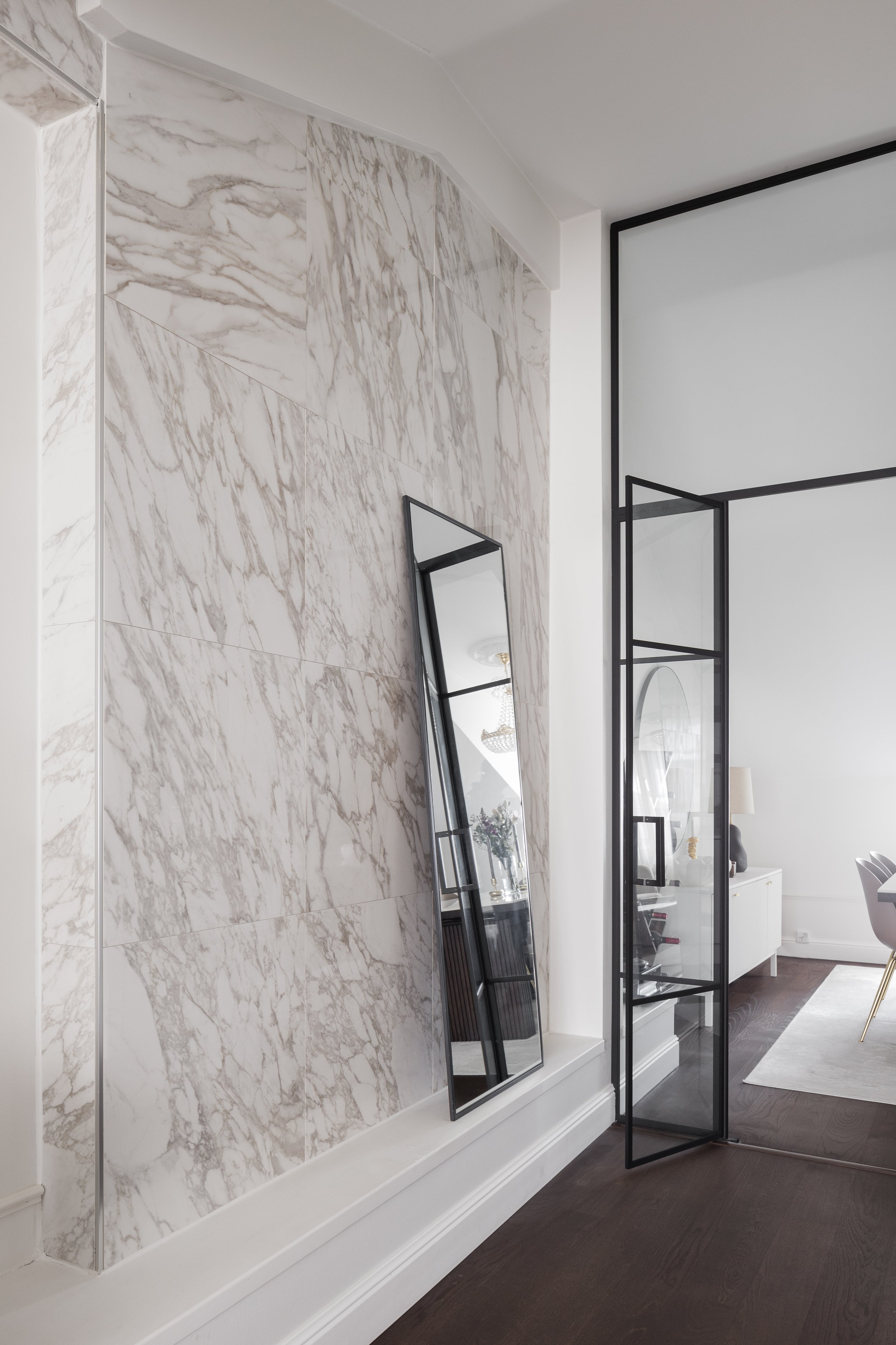 Valokuva kaksiosta, Helsingin Punavuoressa. Laadukas asuntokuvaus pääkaupunkiseudulla ja kehyskunnissa.