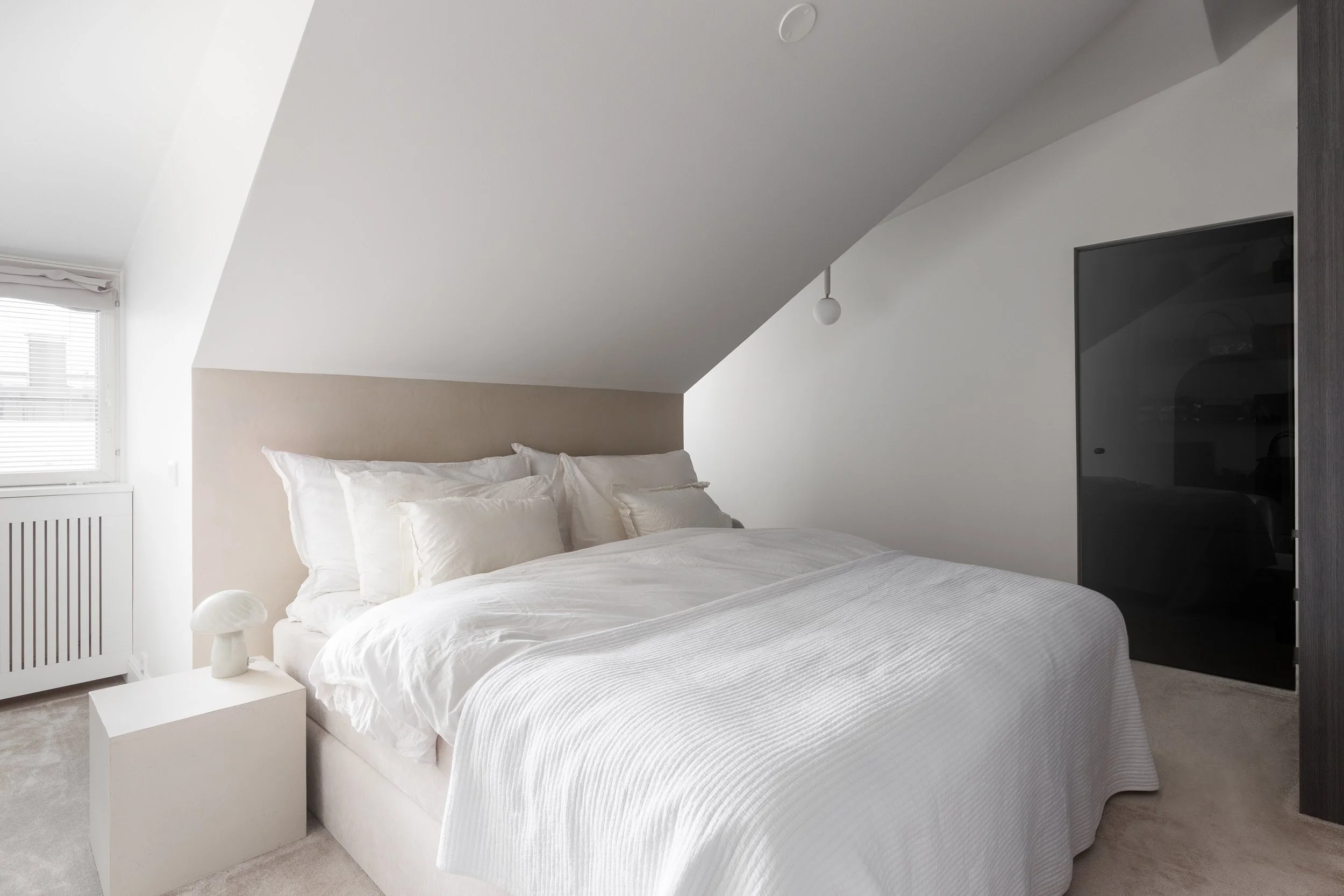 Valokuva kaksiosta, Helsingin Punavuoressa. Laadukas asuntokuvaus pääkaupunkiseudulla ja kehyskunnissa.