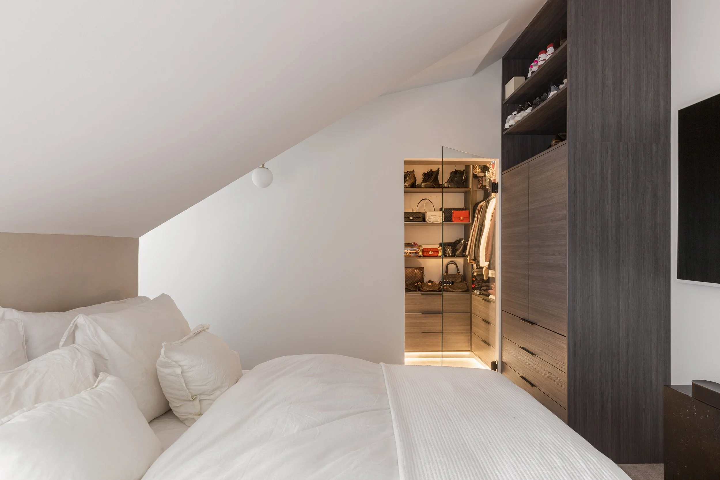 Valokuva kaksiosta, Helsingin Punavuoressa. Laadukas asuntokuvaus pääkaupunkiseudulla ja kehyskunnissa.