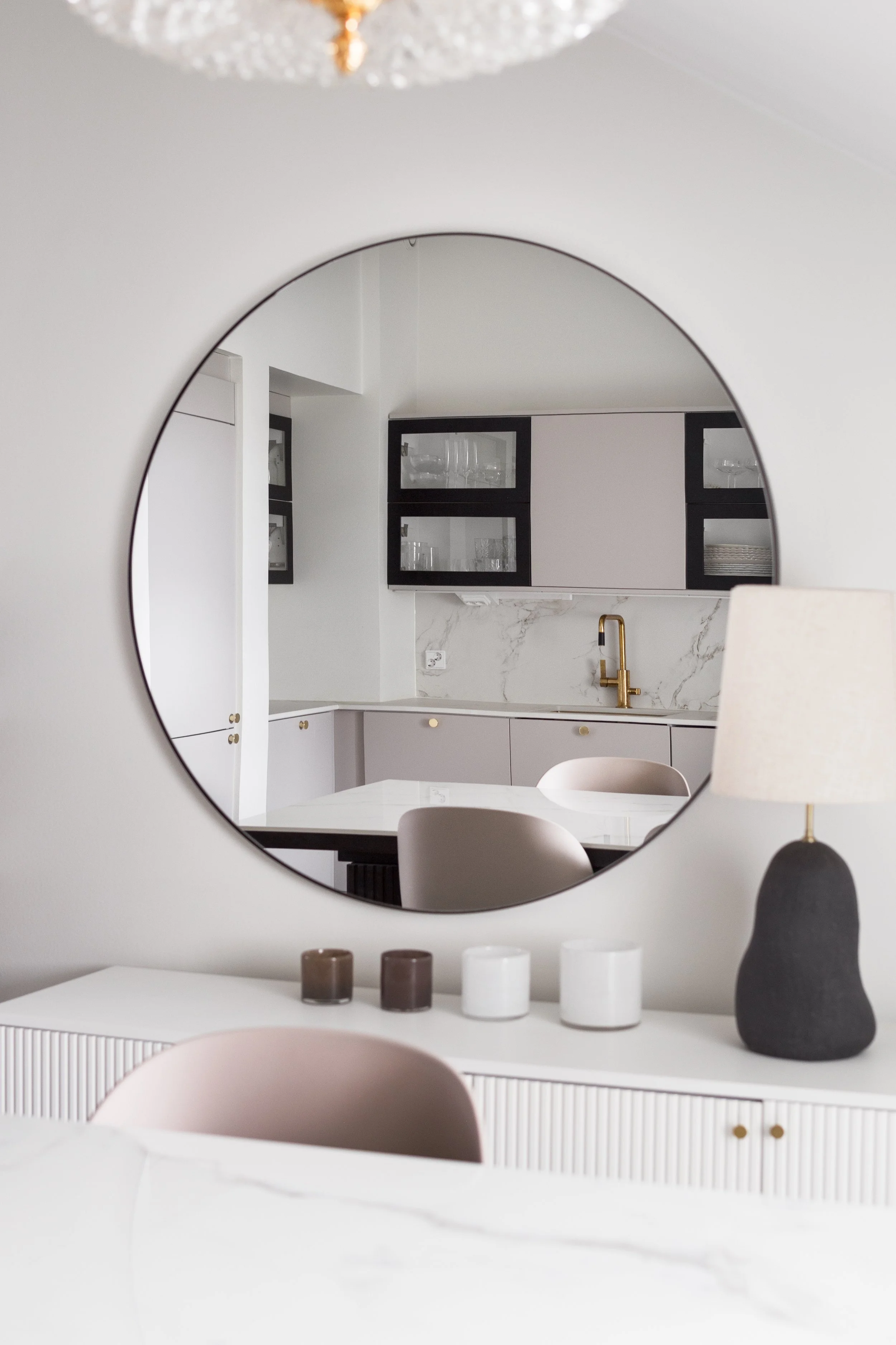 Valokuva kaksiosta, Helsingin Punavuoressa. Laadukas asuntokuvaus pääkaupunkiseudulla ja kehyskunnissa.