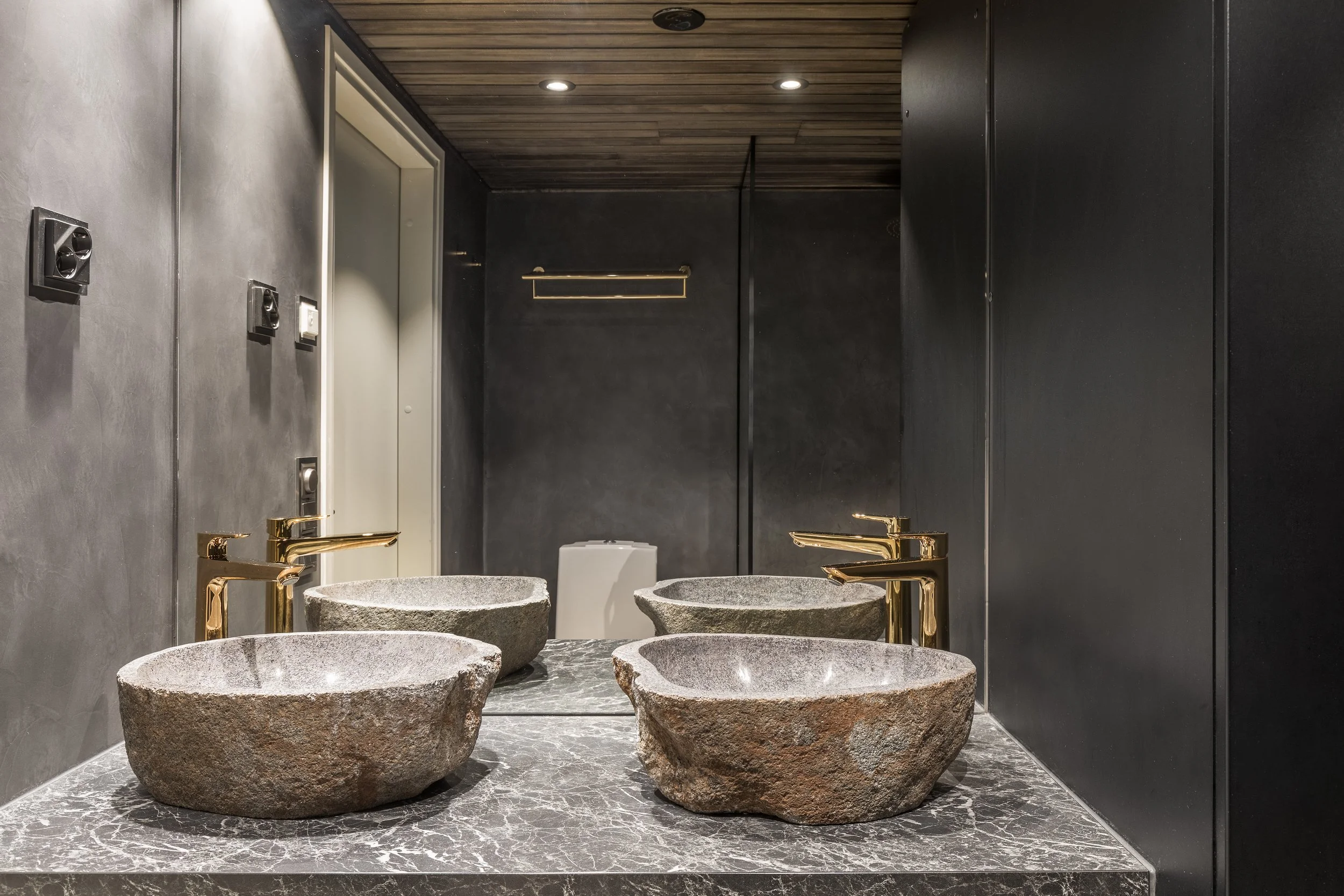 Valokuva kaksiosta, Helsingin Punavuoressa. Laadukas asuntokuvaus pääkaupunkiseudulla ja kehyskunnissa.