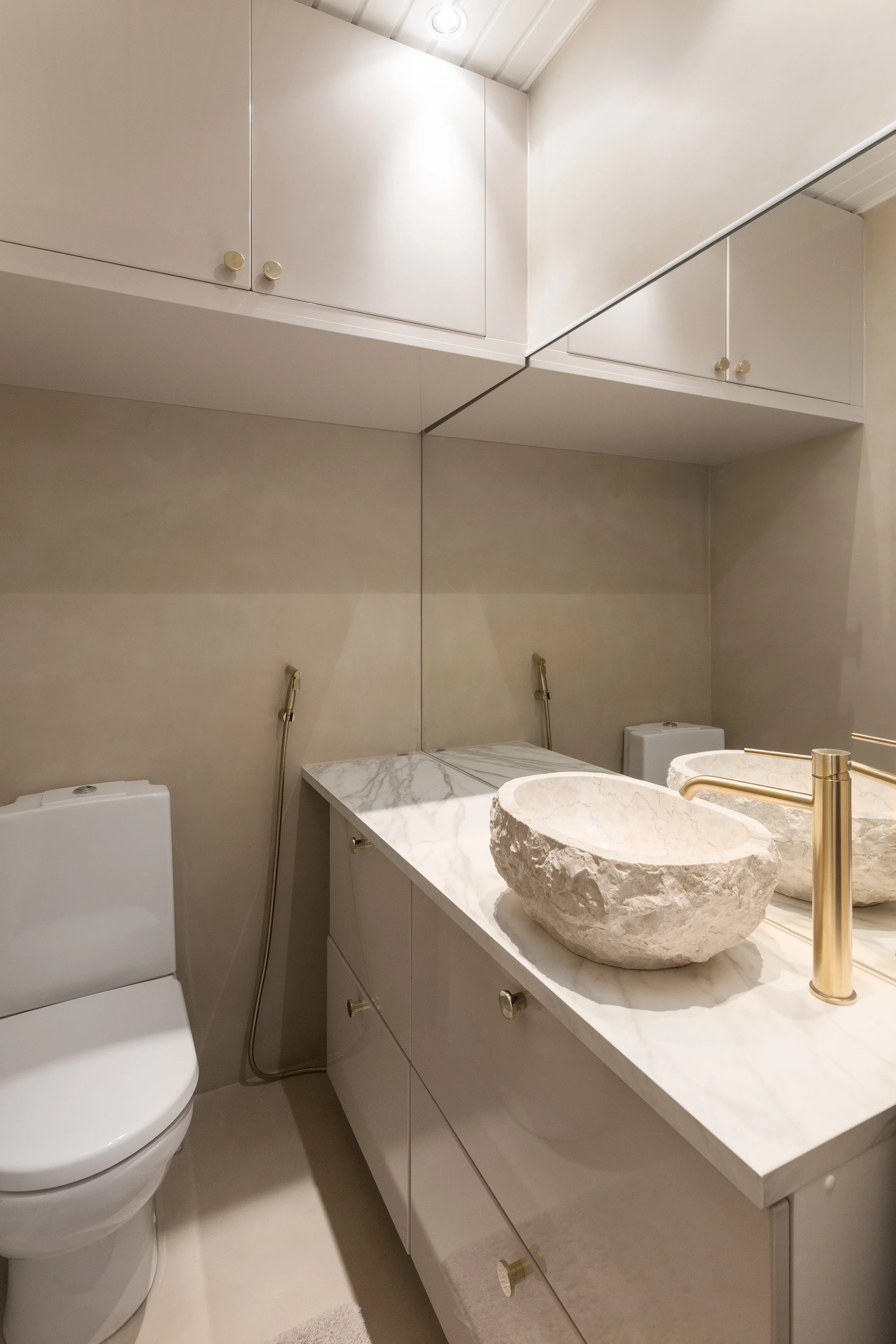 Valokuva kaksiosta, Helsingin Punavuoressa. Laadukas asuntokuvaus pääkaupunkiseudulla ja kehyskunnissa.