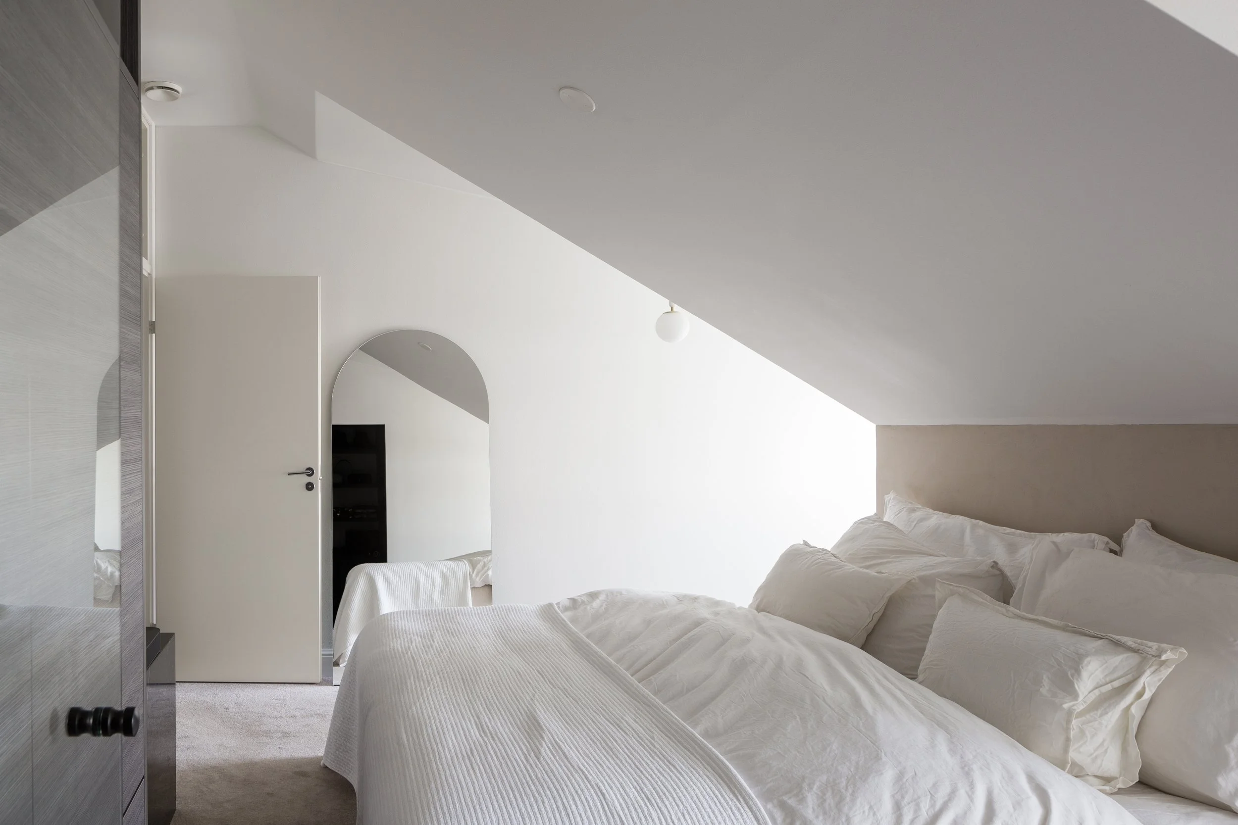 Valokuva kaksiosta, Helsingin Punavuoressa. Laadukas asuntokuvaus pääkaupunkiseudulla ja kehyskunnissa.