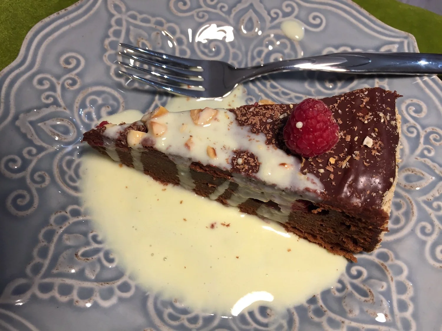 Čokoladna torta sa malinama