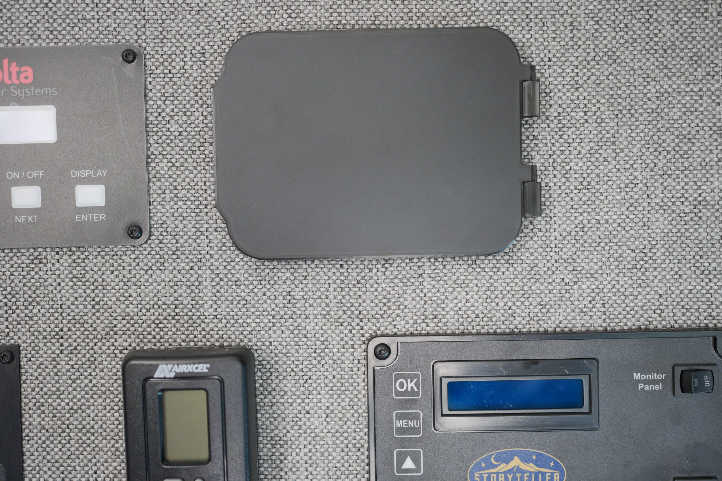 Side Hinge Cover Closed.jpg