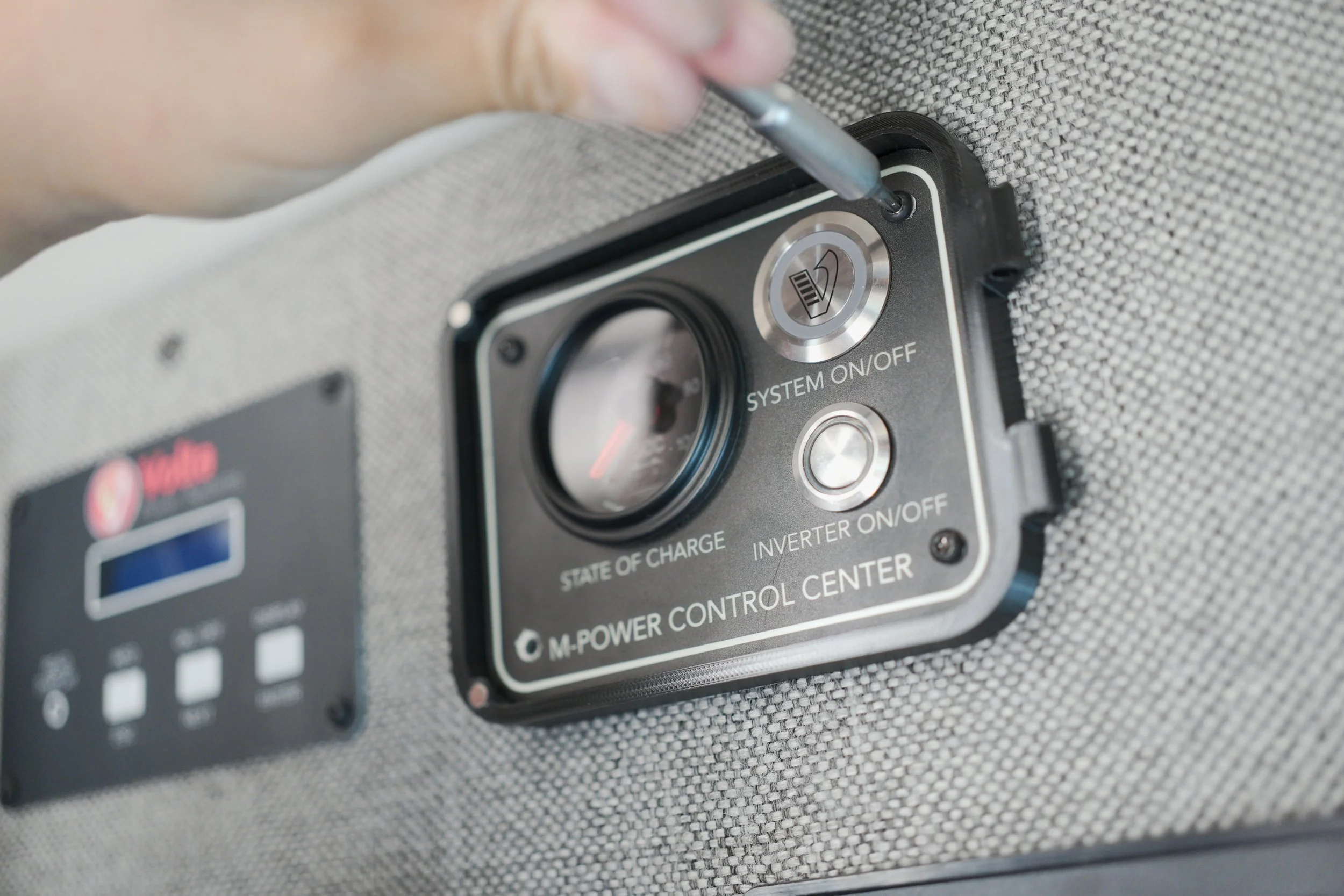 Side Hinge Cover Screws.jpg