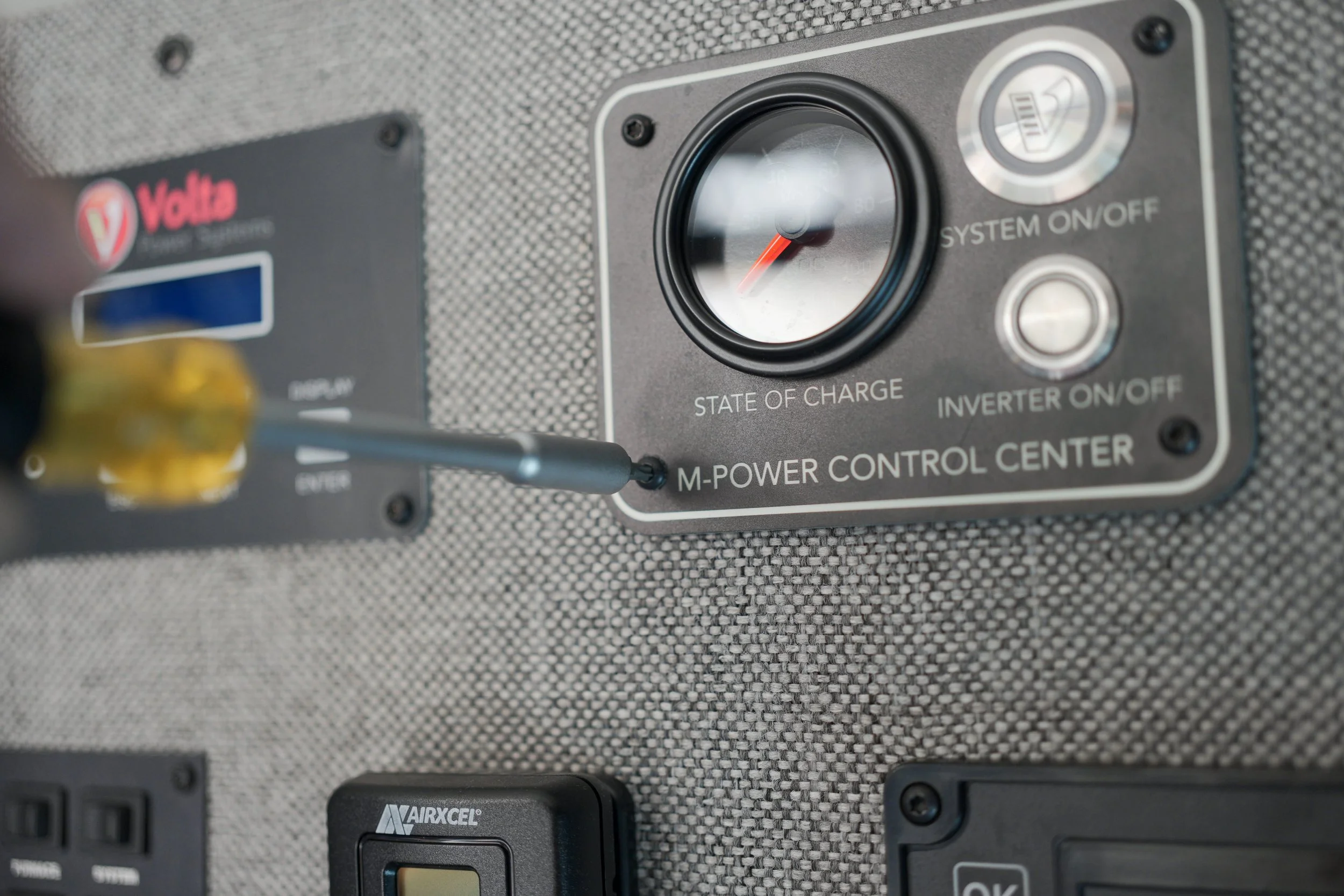 Side Hinge Cover Uninstall.jpg