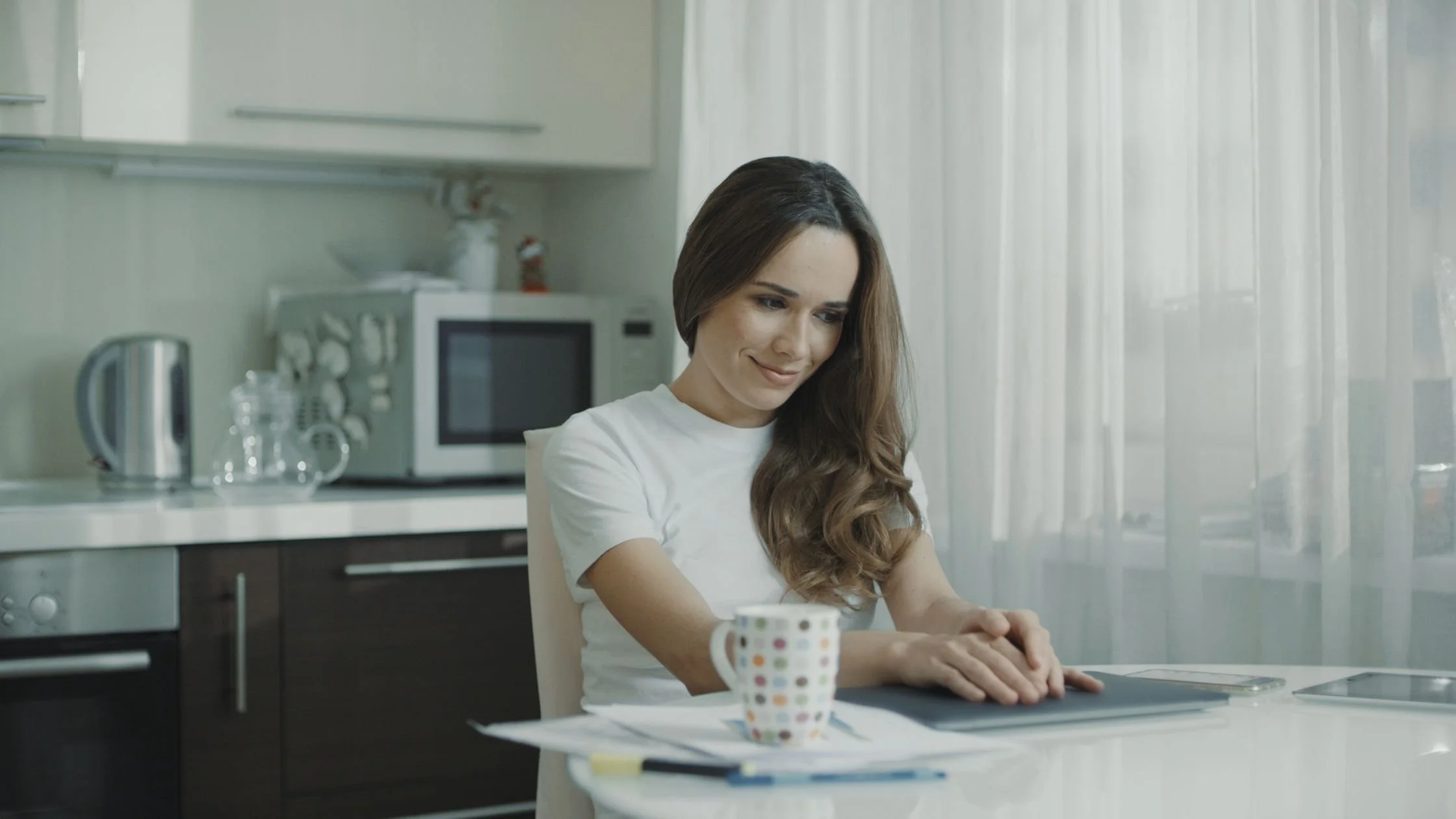 Coaching vs Therapy: What Makes My Coaching Different (And How to Know Which You Need)