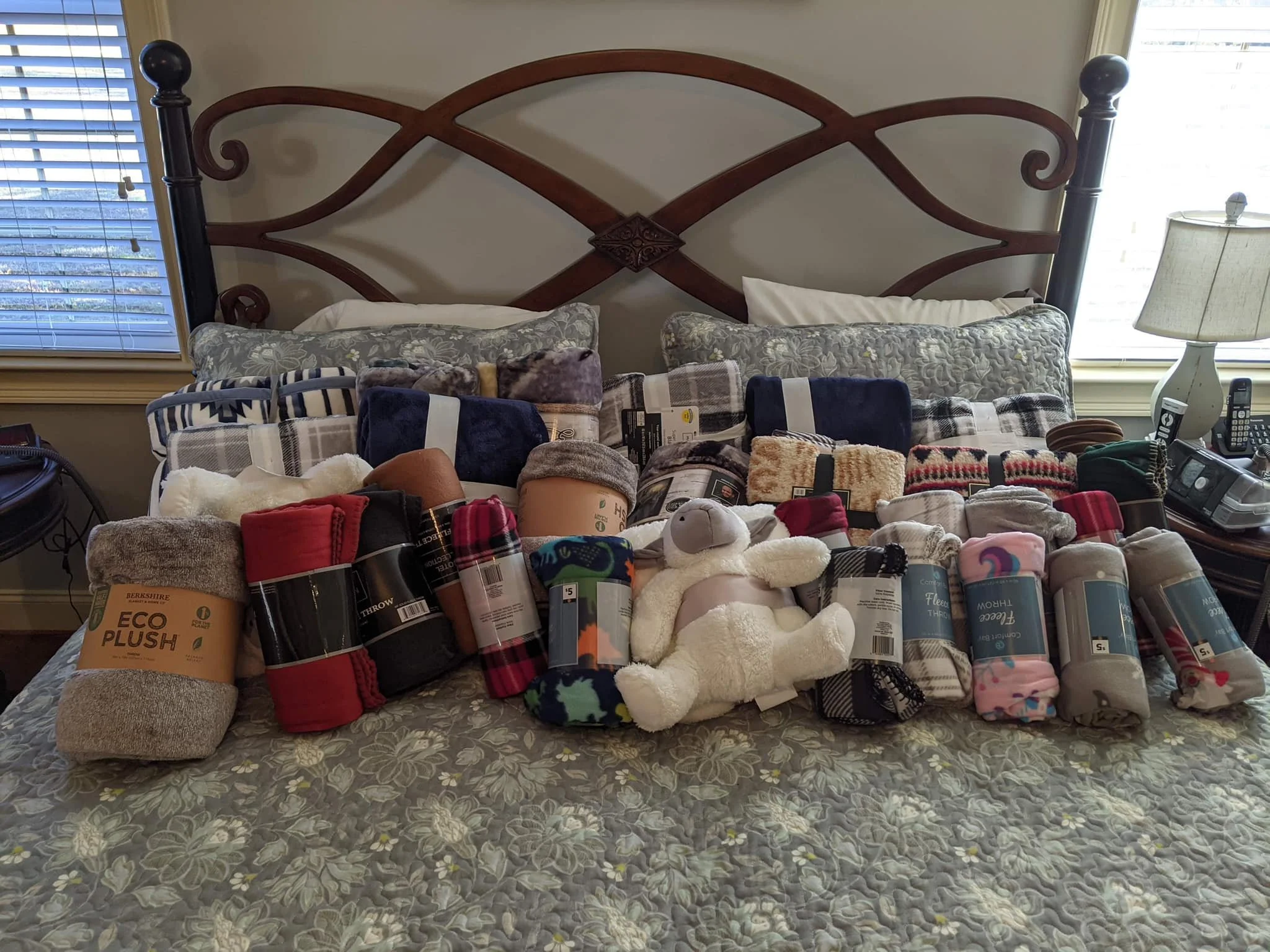 34 Throws / Blankets