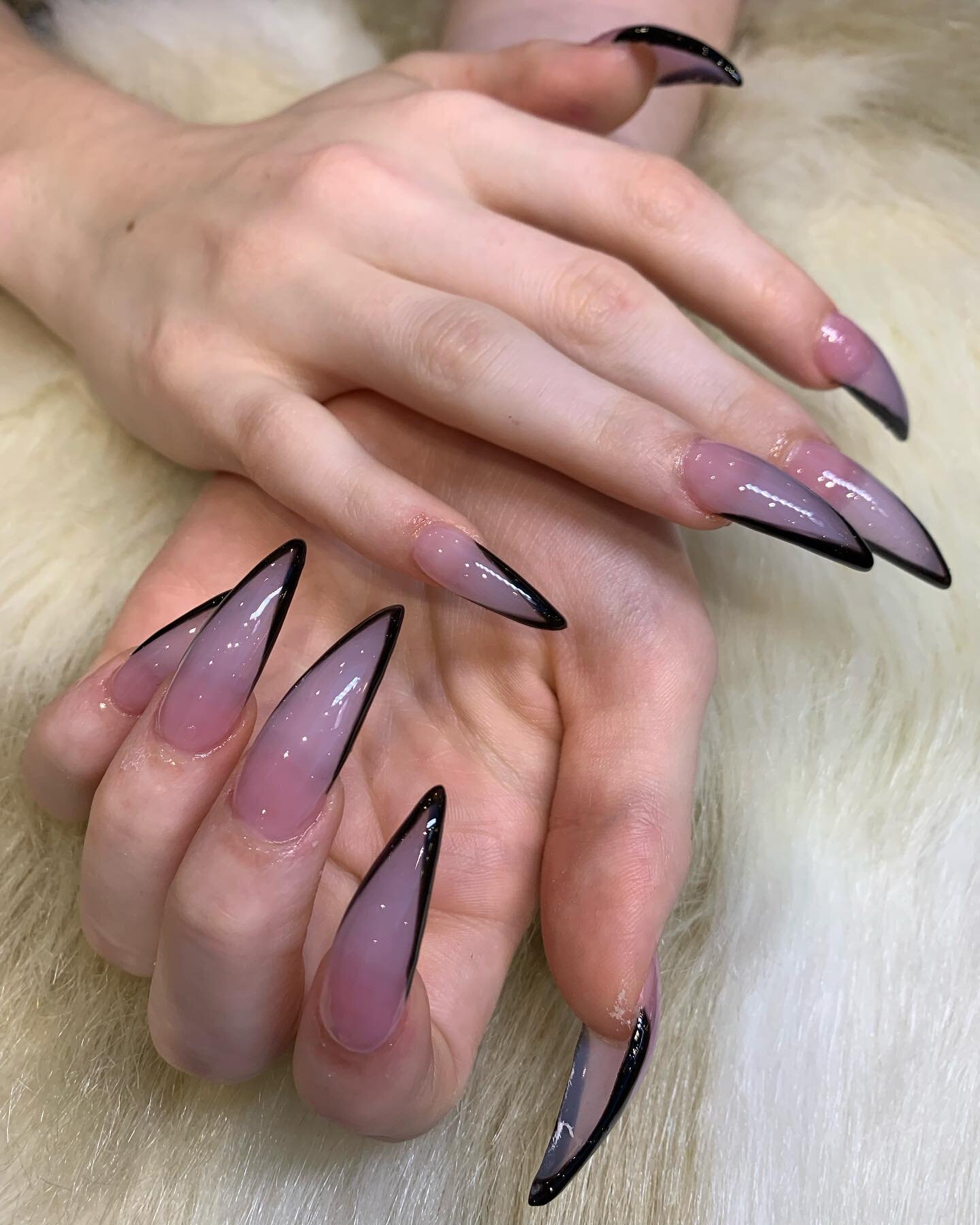 Beautiful nails to start the week off 🤩

#nails #nailart #nailsofinstagram #manicure #nail #beauty #dippingpowdernails #nailsonfleek #nailstagram #nailsoftheday #instanails #nailstyle #nailsart #naildesign  #nailswag #love #naildesigns #nailpolish #