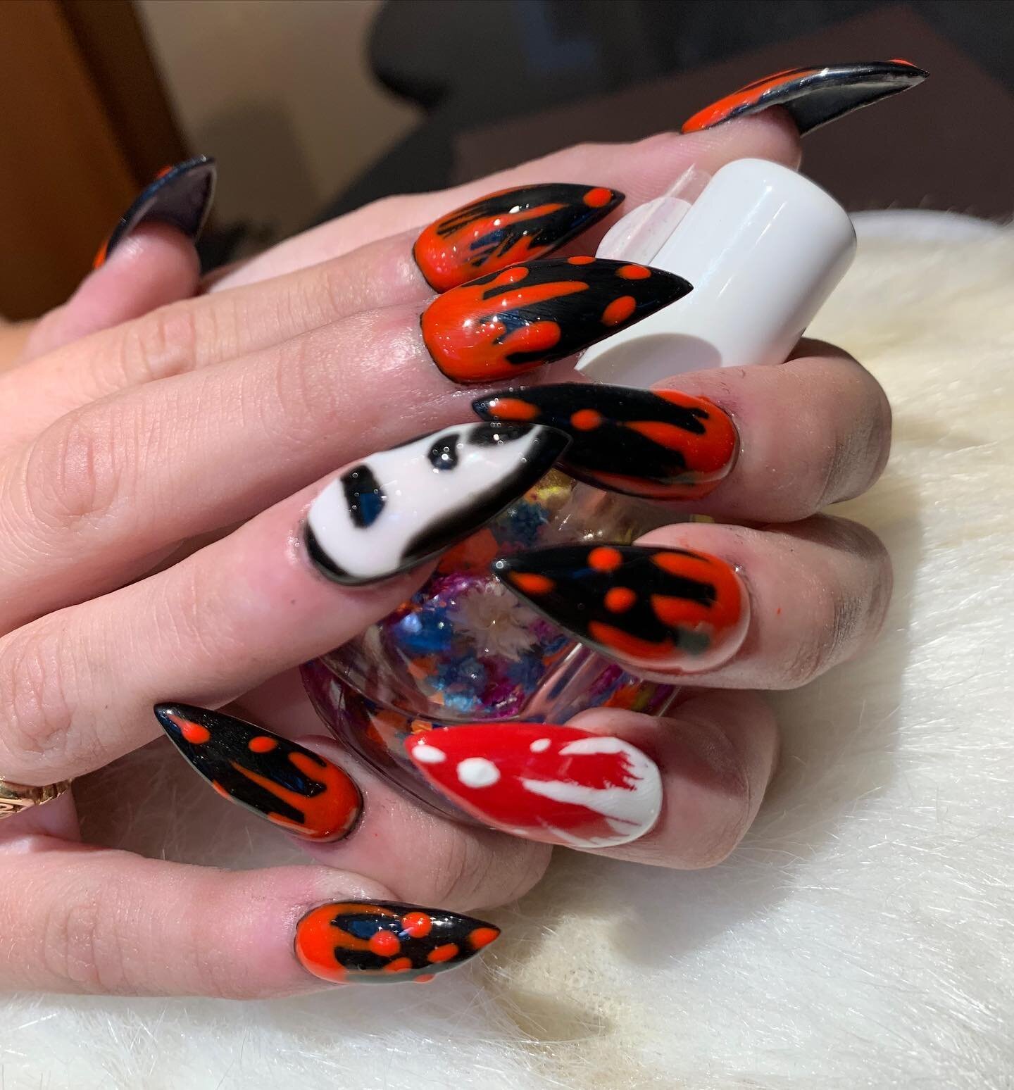 Absolutely boo-tiful nails
20 days till Halloween 🎃 👻

#nails #nail #austin #texas #smallbusiness  #localbusiness #local #gel #gelnails #nailoftheday #nailsofinstagram #acrylicnails #instanails