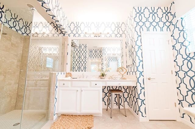 There&rsquo;s no such thing as to much counter space 🤩 -
-
Contact us and tell us your bathroom goals! We can make it happen.
