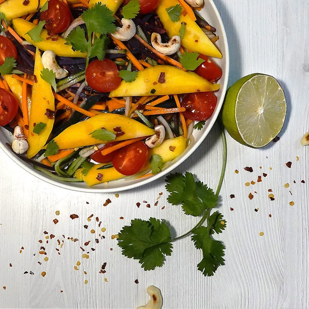 Salade thai épicée à la mangue