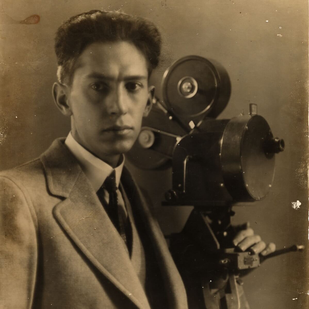 Herbert C. McKay and his Wilart Industry Standard 35mm motion picture camera. www.kinocameras.com
