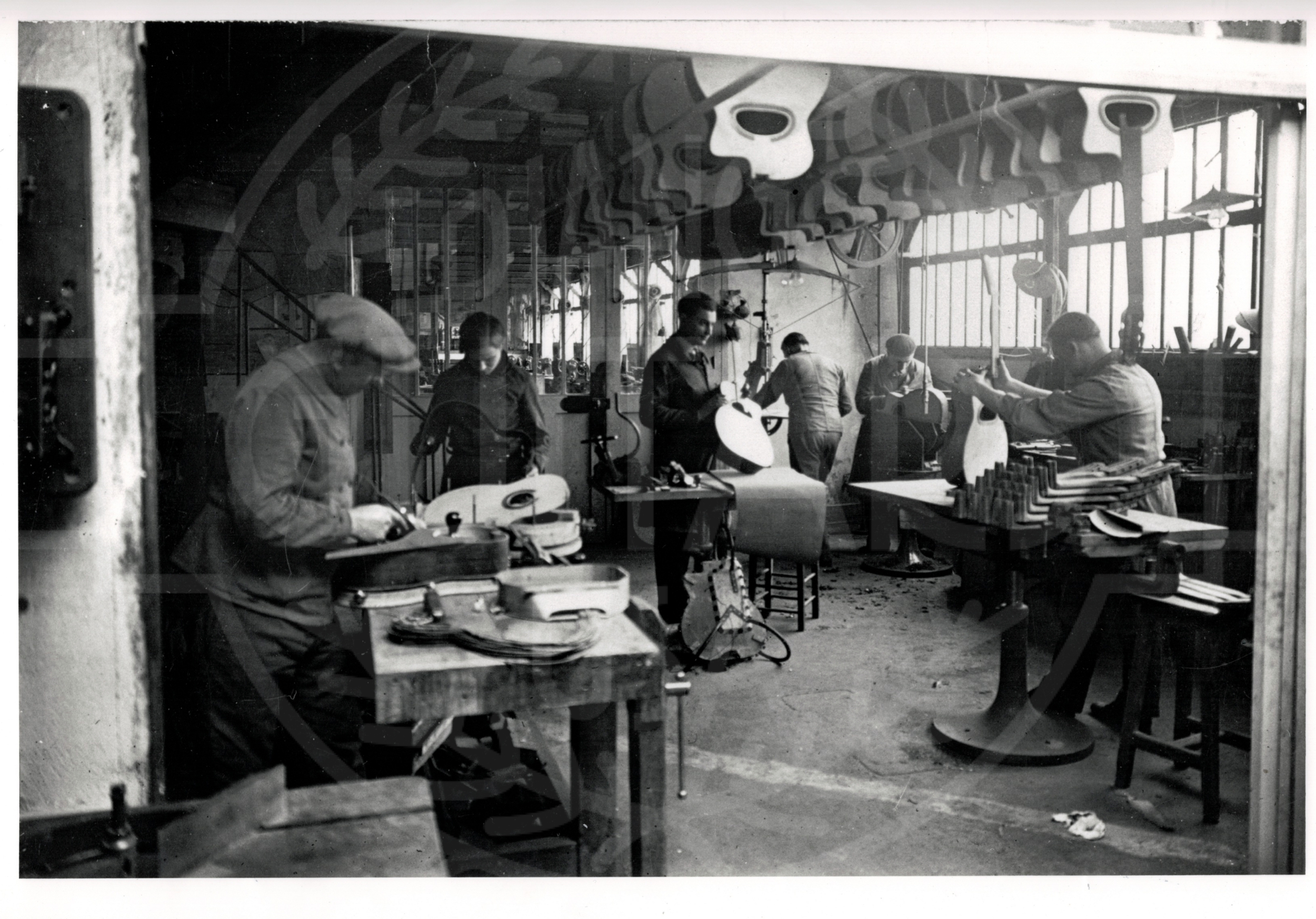 Mario Maccaferri at the Selmer workshop in Mantes