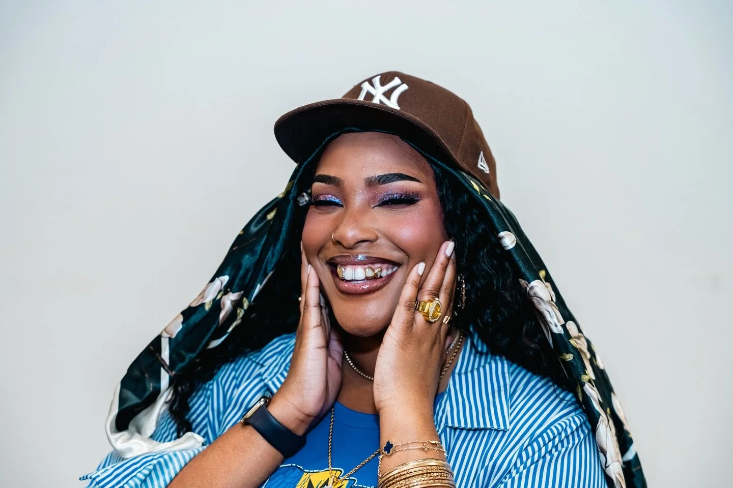 I strike like a cobra bite ⚡️🐍

I love these photos I snapped of @rayesfaces with her grill during the @pexels.us International Women&rsquo;s Day event I hosted! 🔥

Model: @rayesfaces 
Studio: @floccstudio 
Photographer: @imaniblack 

#dallas #dfwp