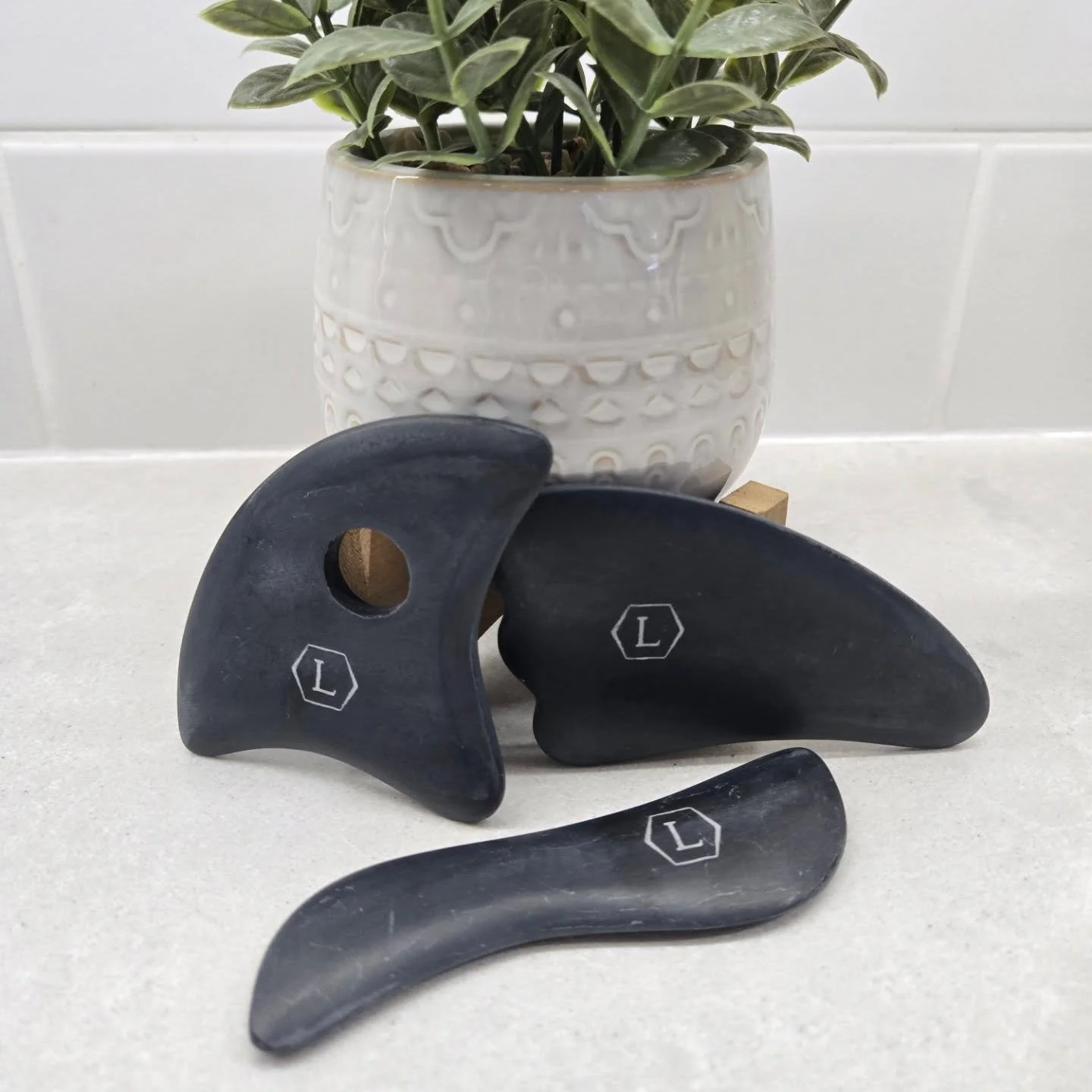 ✨ The Medicine in Stone ✨

Formed from ancient earth, Bian stone carries the quiet wisdom of time.

When guided across the face, it invites release &mdash; of tension, stagnation, and stillness held beneath the skin.

With each slow stroke, circulati