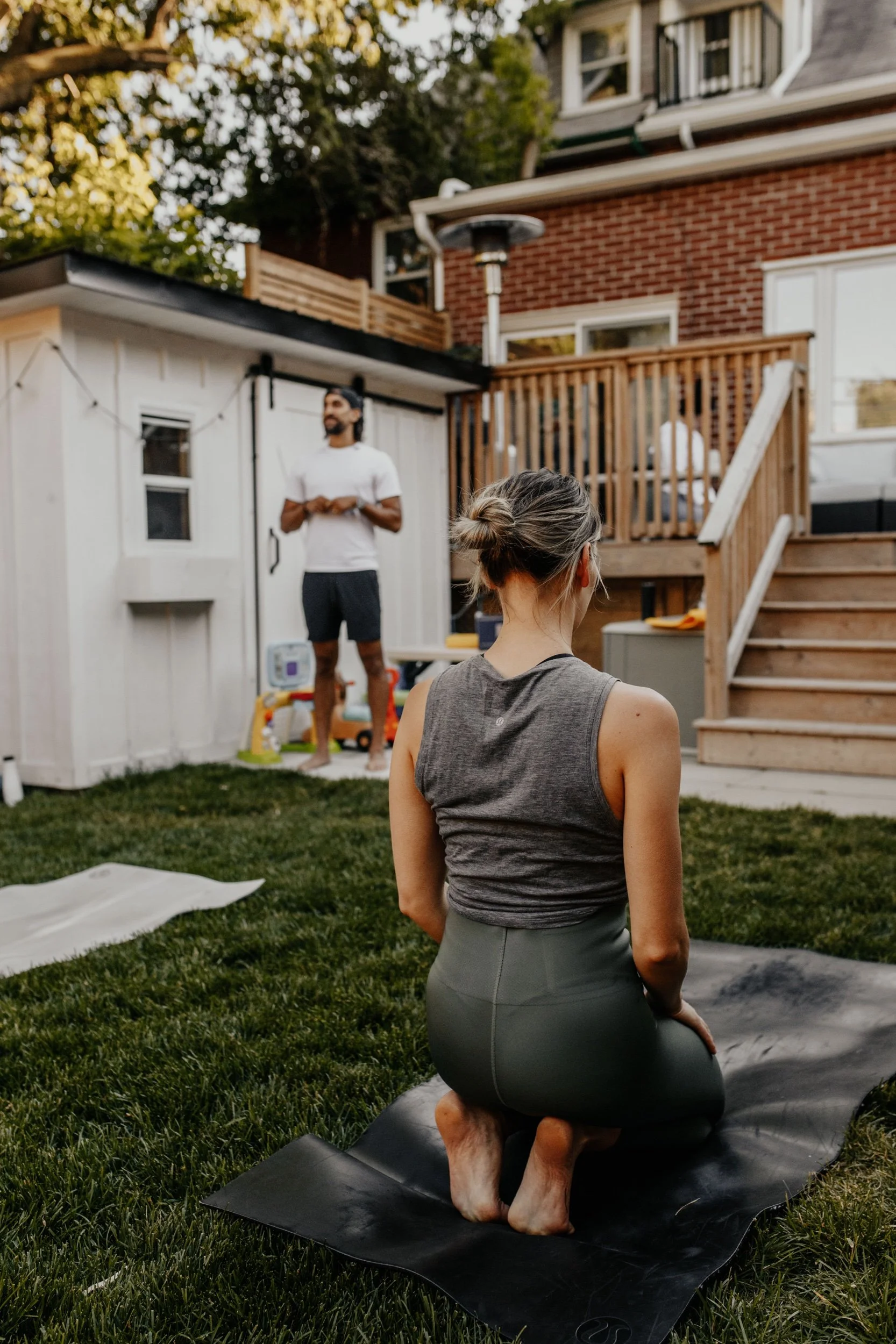 8 Benefits of Teaching Yoga Off the Mat