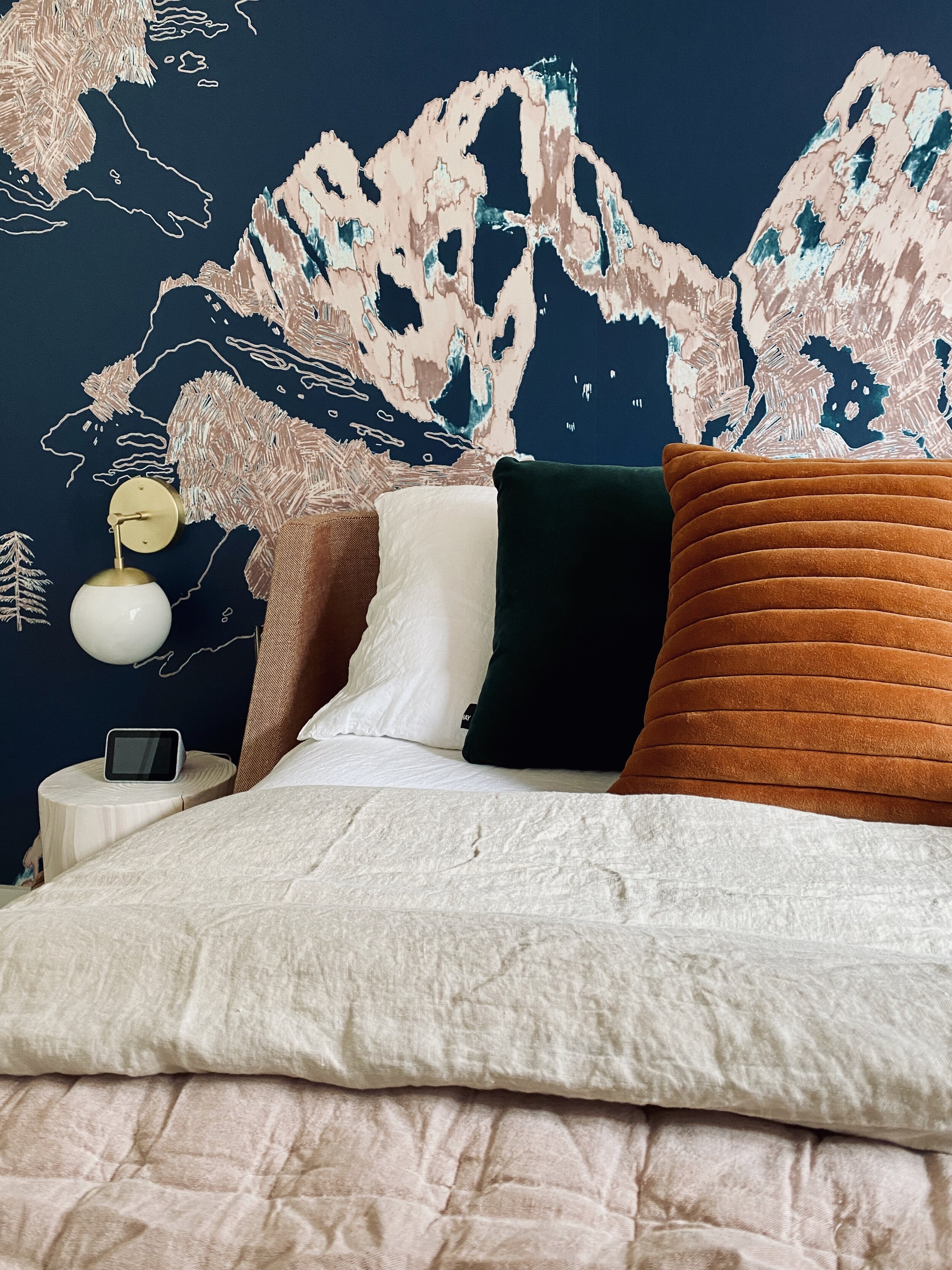 Mountain suite bed with pillows and wallpaper