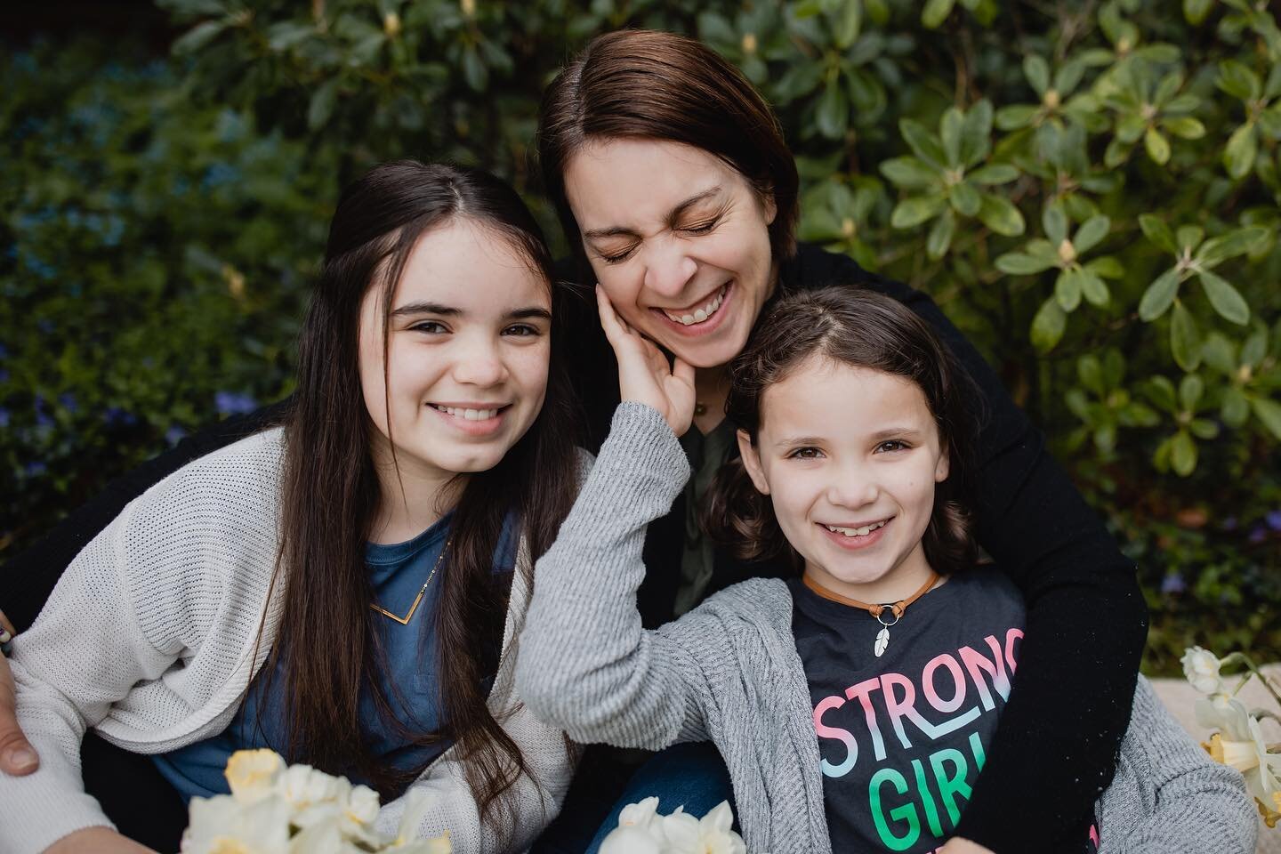 Happy Mother&rsquo;s Day to all the mamas out there. I hope you felt lots of love today. And to anyone feeling sadness for whatever reason today, sending you a big virtual hug ❤️ 

Thank you for this beautiful capture of me + my girls @lindsaystephan