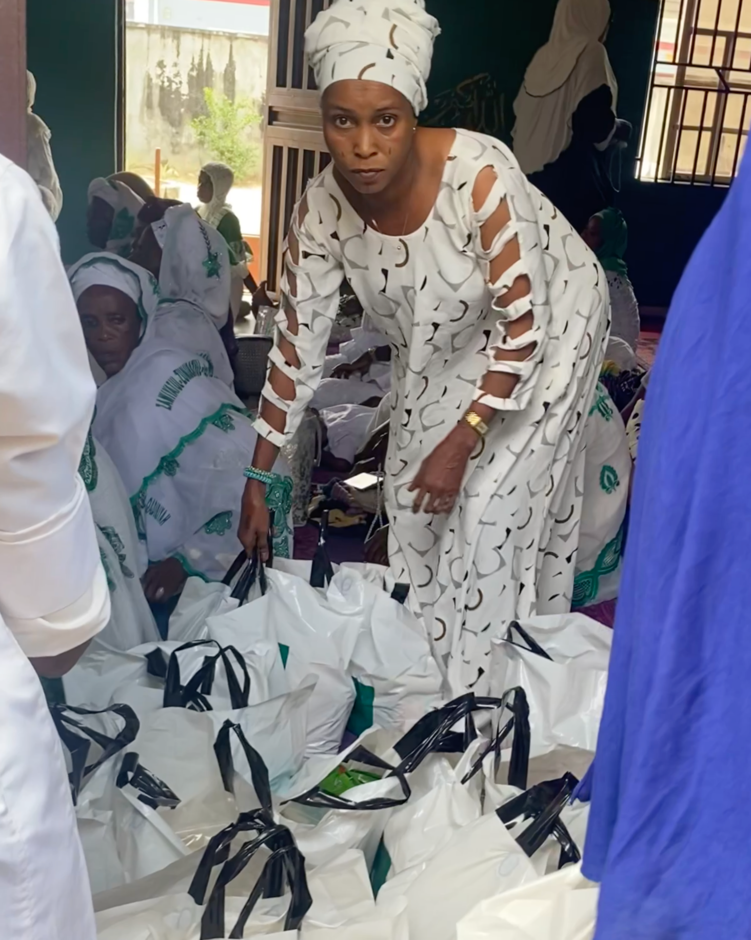 Parcel delivery 6.png