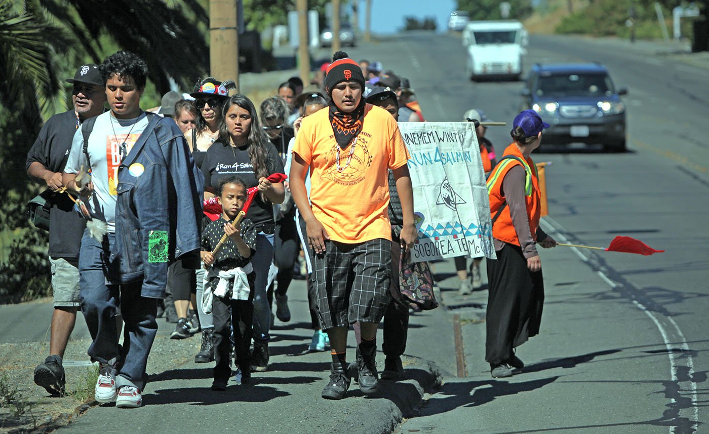  Martinez, CA — The Run4Salmon follows the migration path of salmon, but in cities such as Martinez, Concord and Pittsburg, there is no path along the water. Gerald Wilson (Elem Pomo) leads the group. September 17, 2018. Tom Levy/The Spiritual Edge 