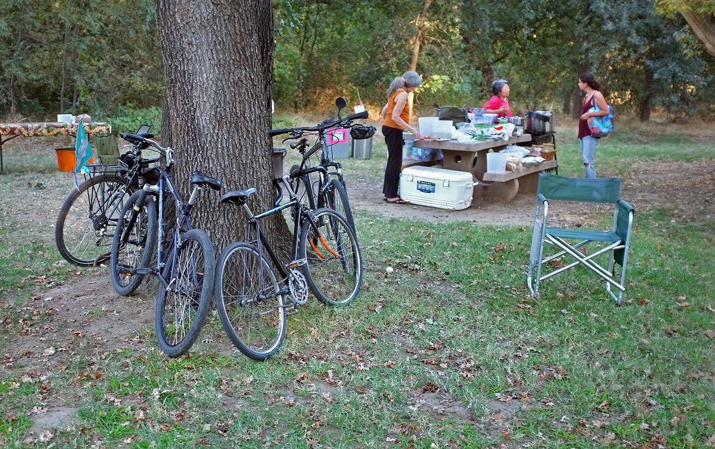 Corning, CA — Bikes rest at the Woodson Bridge campground. The group will spend the night here before the next portion of the Run4Salmon begins. September 25, 2018. Judy Silber/The Spiritual Edge 