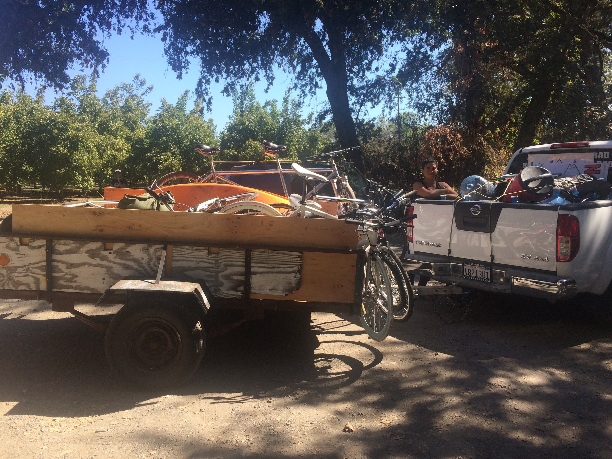  Chico, CA — The Run4Salmon tows a motley assortment of bikes for participants to choose from. September 24, 2018. Judy Silber/The Spiritual Edge  