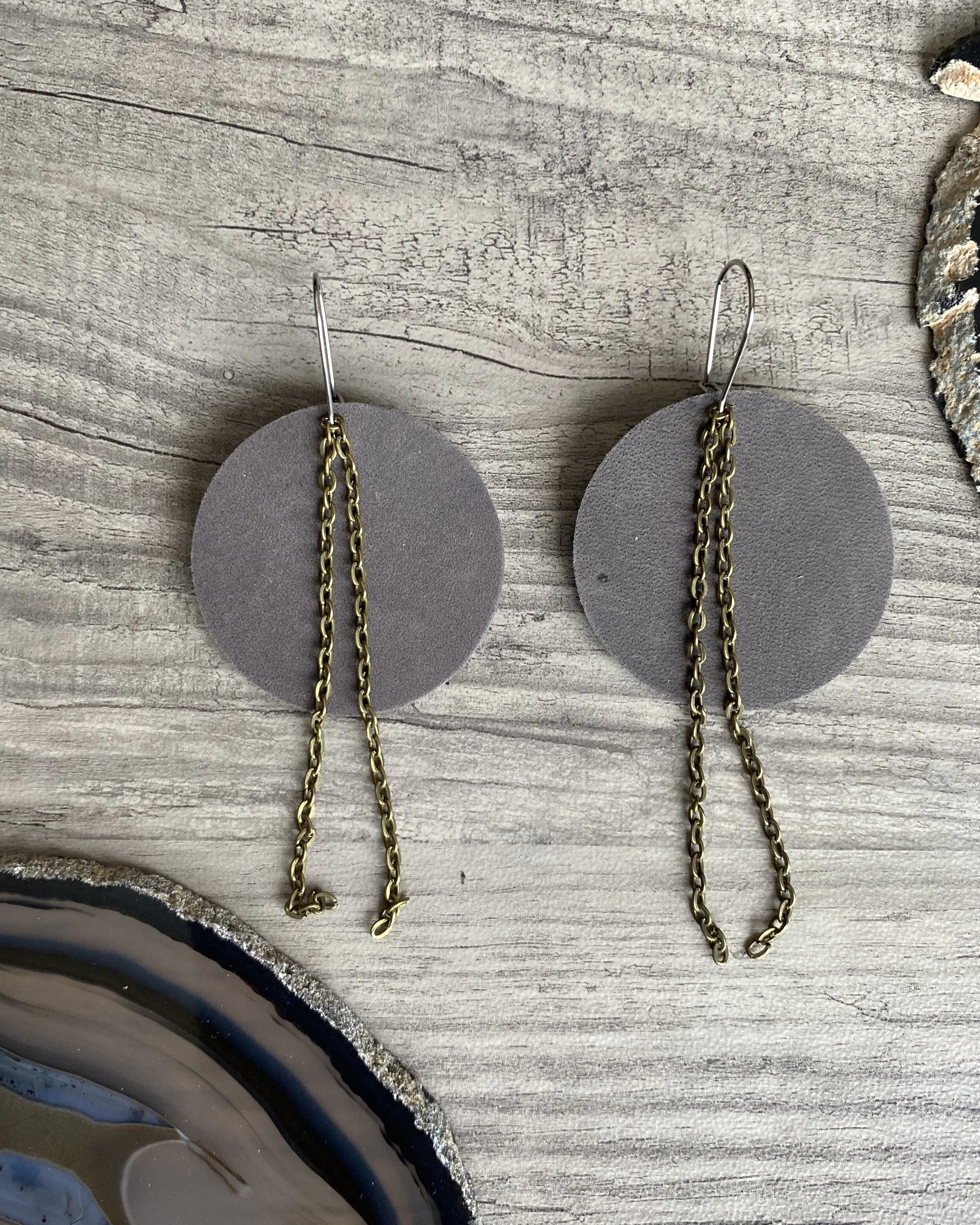 Grey Sphére Leather Earring