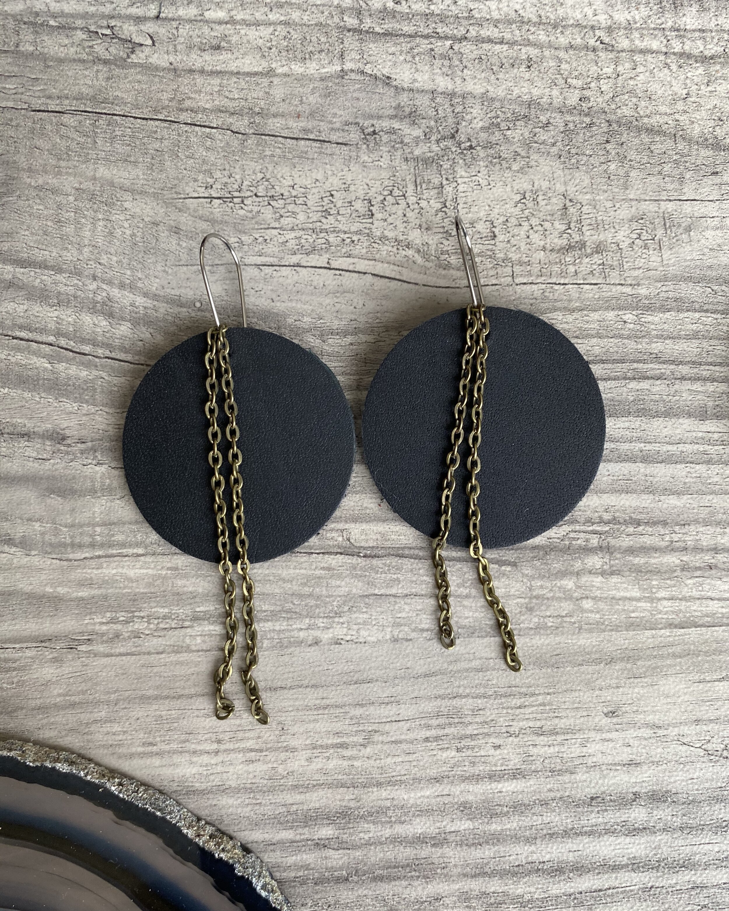 Navy Sphére Leather Earring