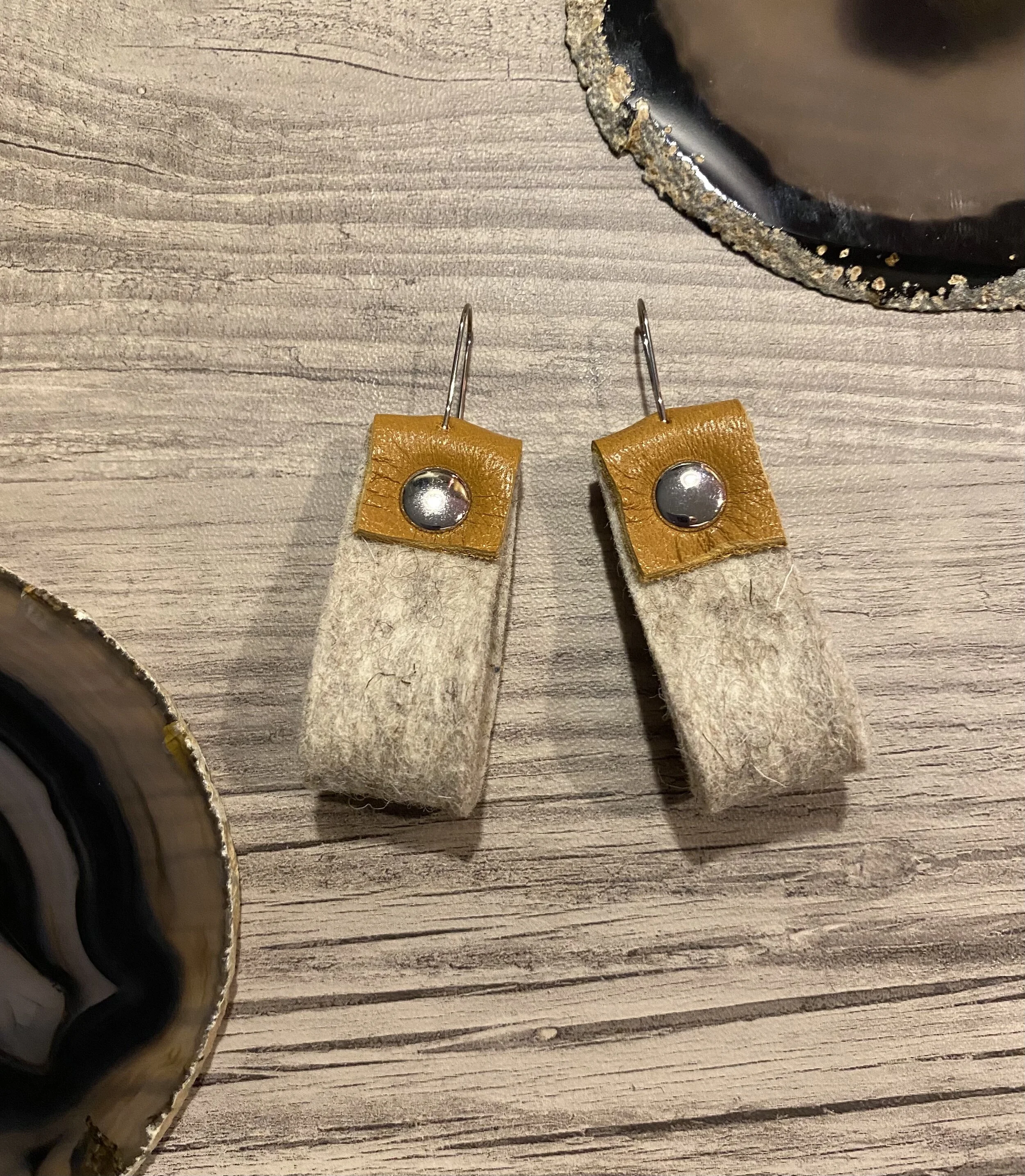 Oatmeal Deux Earring