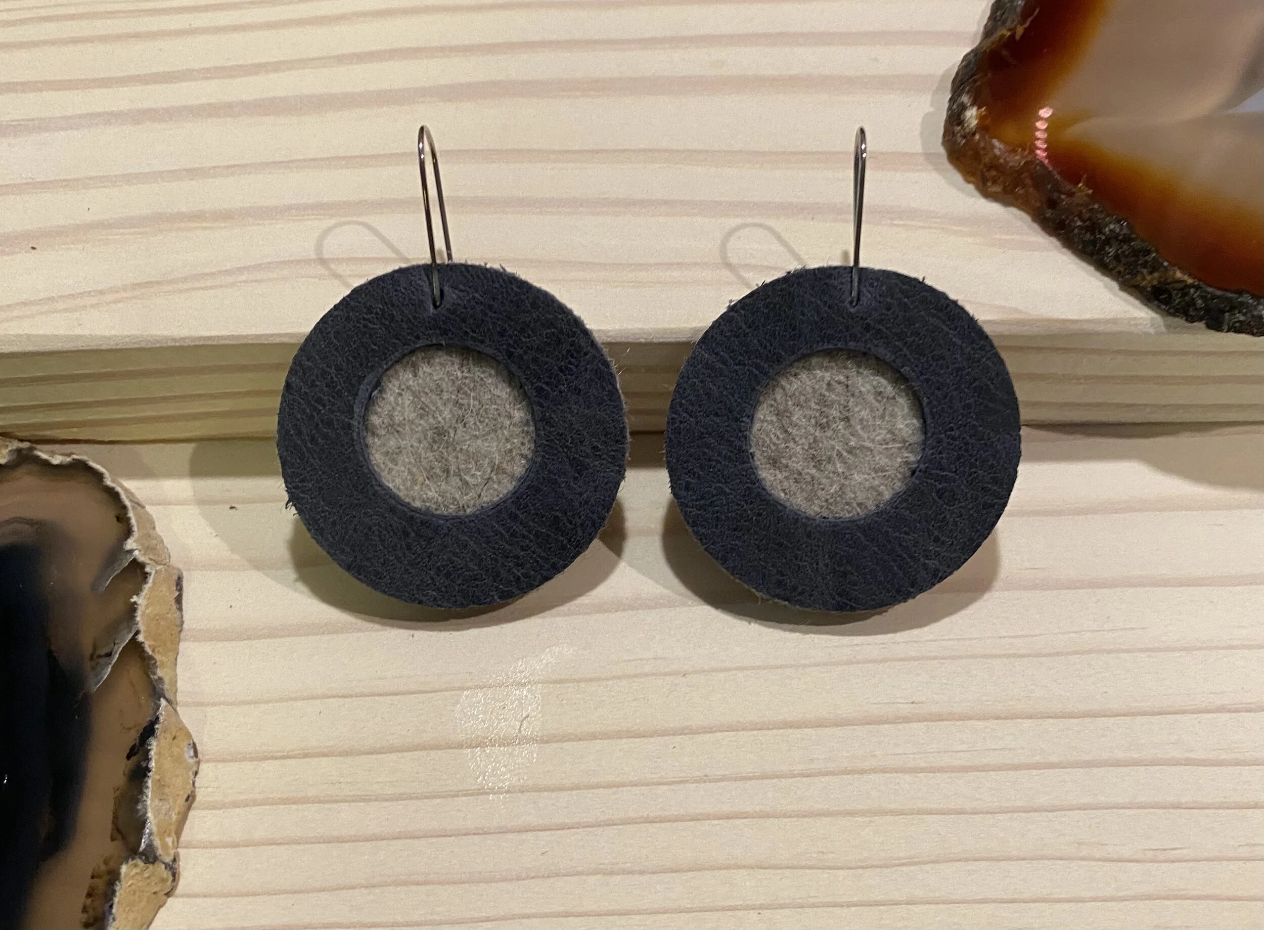 Oatmeal Contour Earring