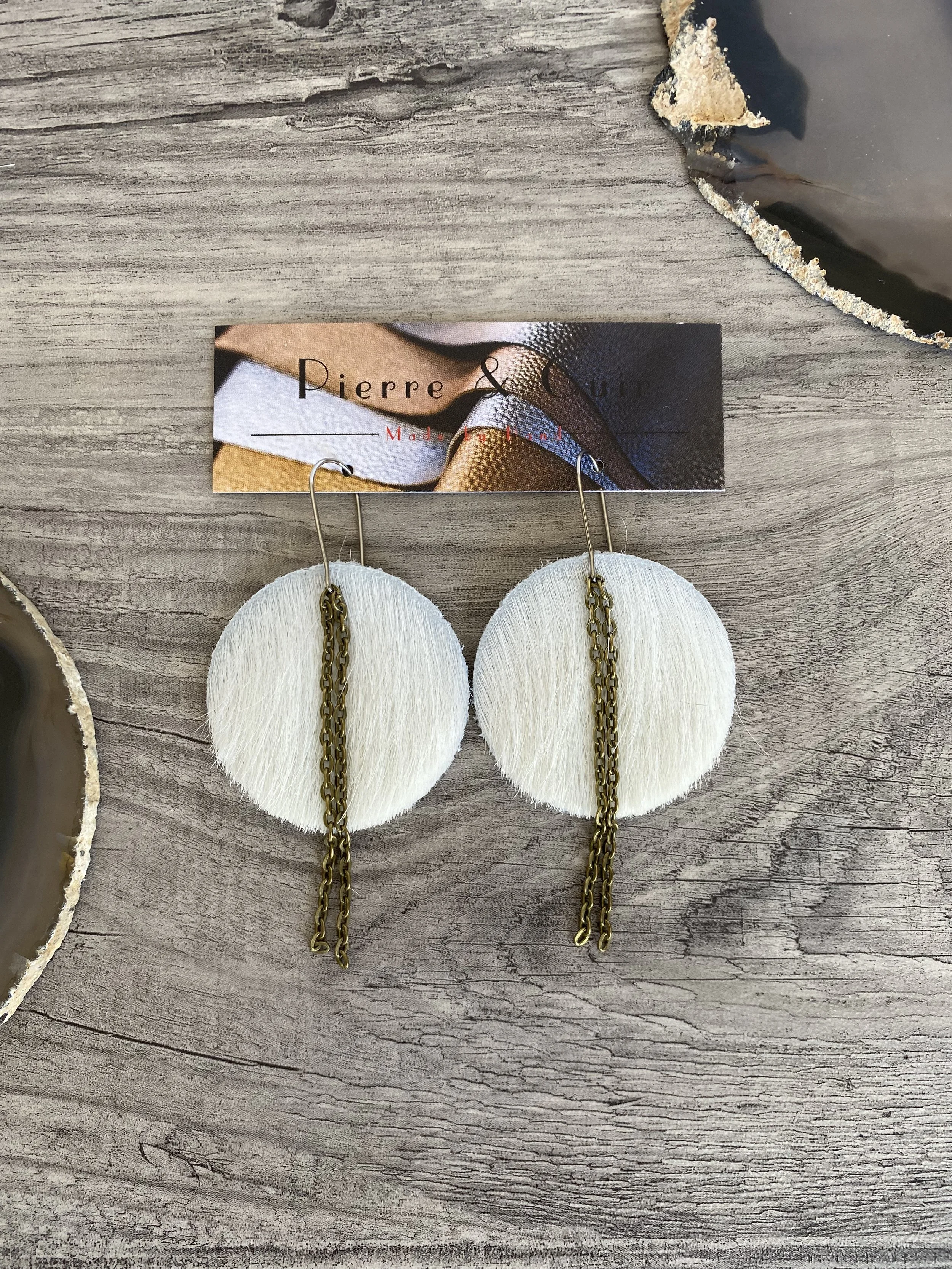 White Sphére Cowhide Earring