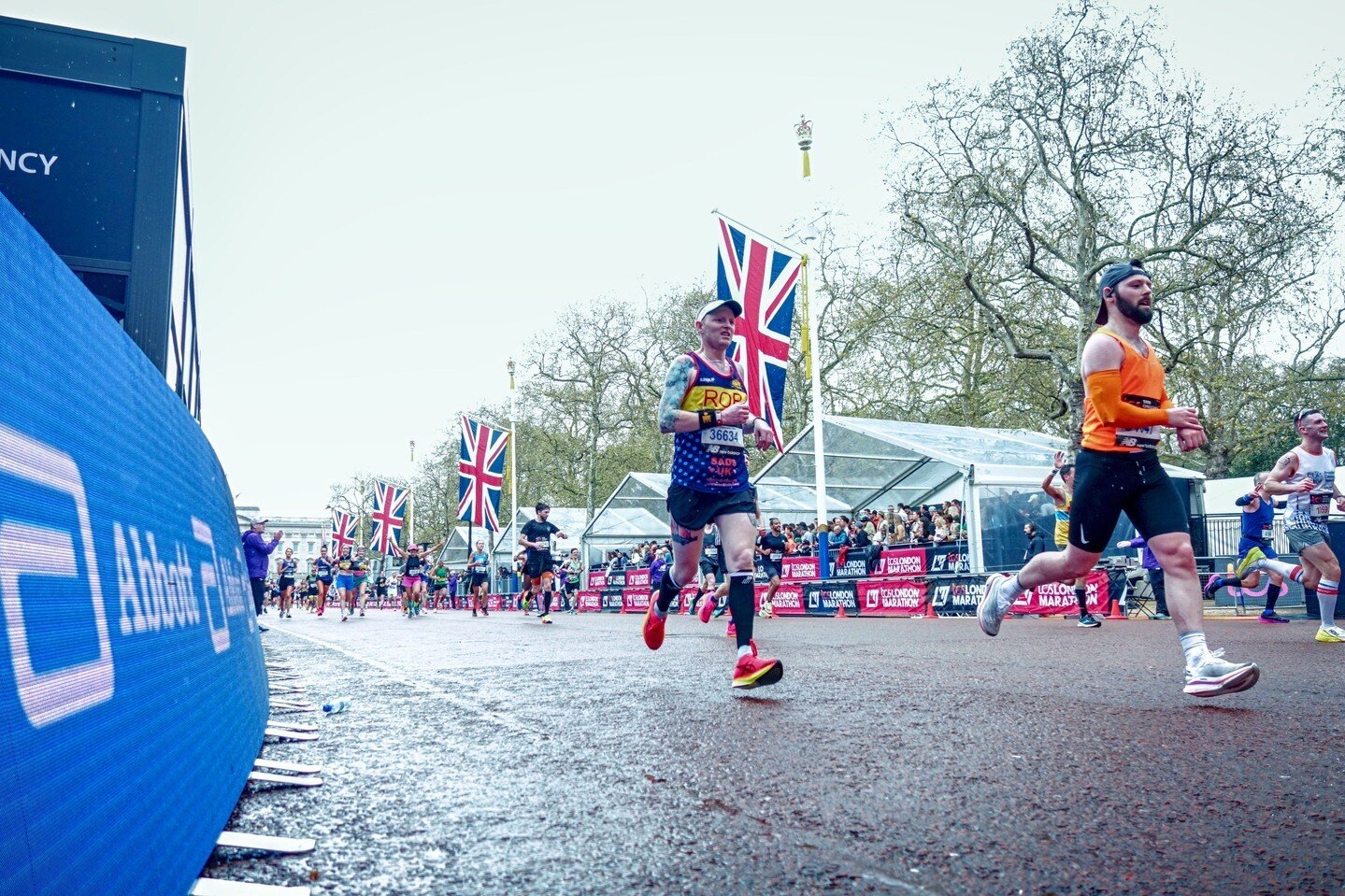 Congratulations to Rob for achieving a personal best at the London Marathon with a time of 3:26:04! Your passion and determination for running is truly inspiring. We applaud you for showing us that with hard work and a positive attitude, anything is 