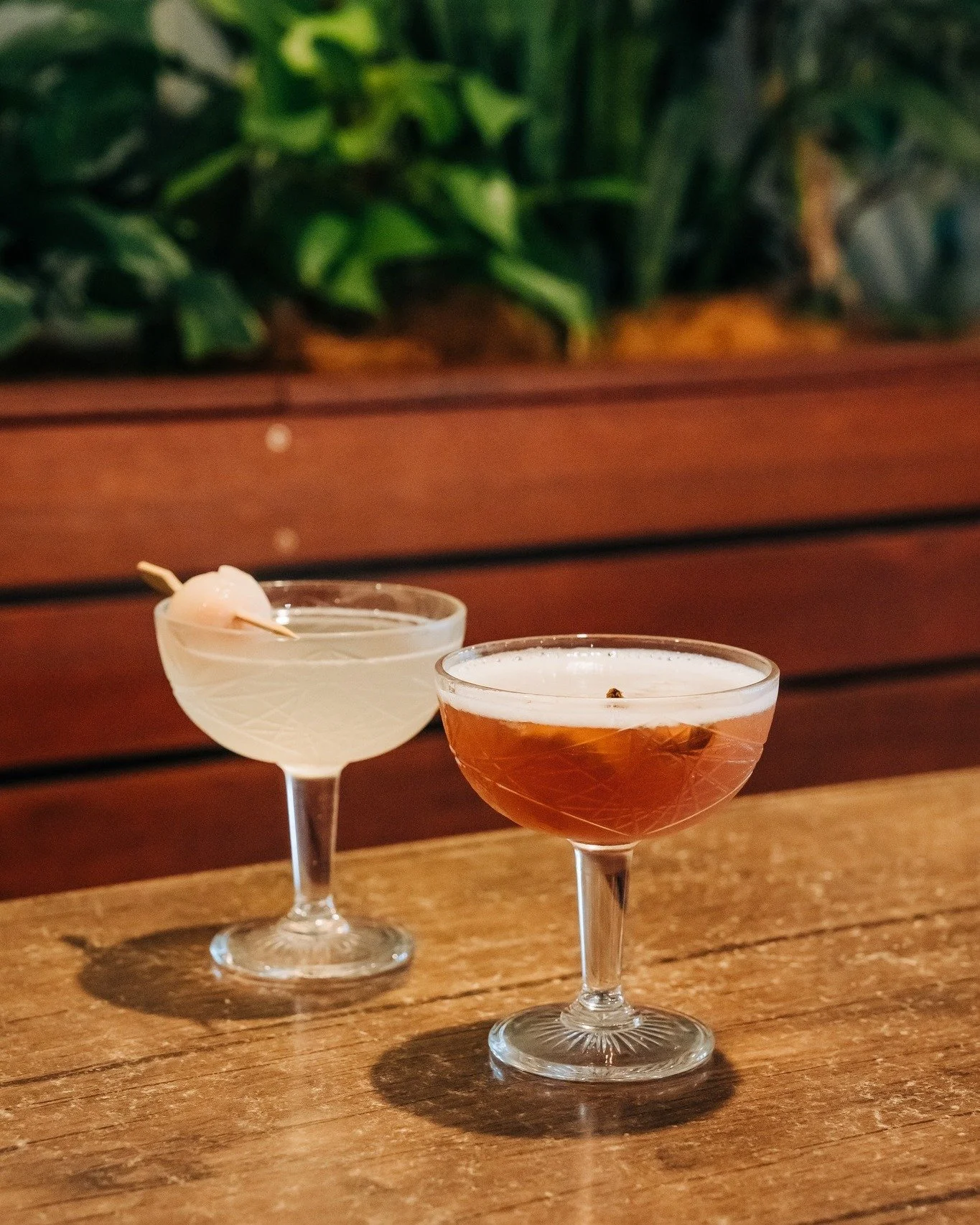 Get the girls together for a cocktail this weekend! 🌞