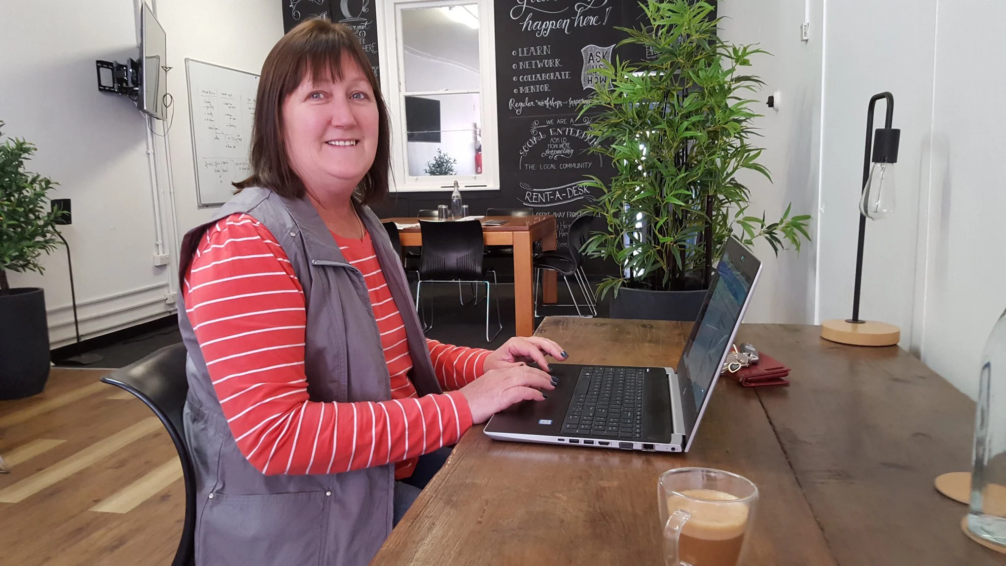 Angela builds website for family business in our group workshop