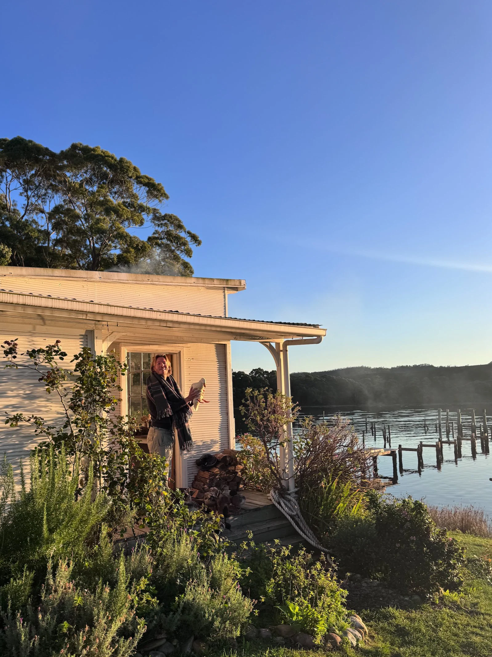 The Captain's Rest waterfront accommodation in Strahan