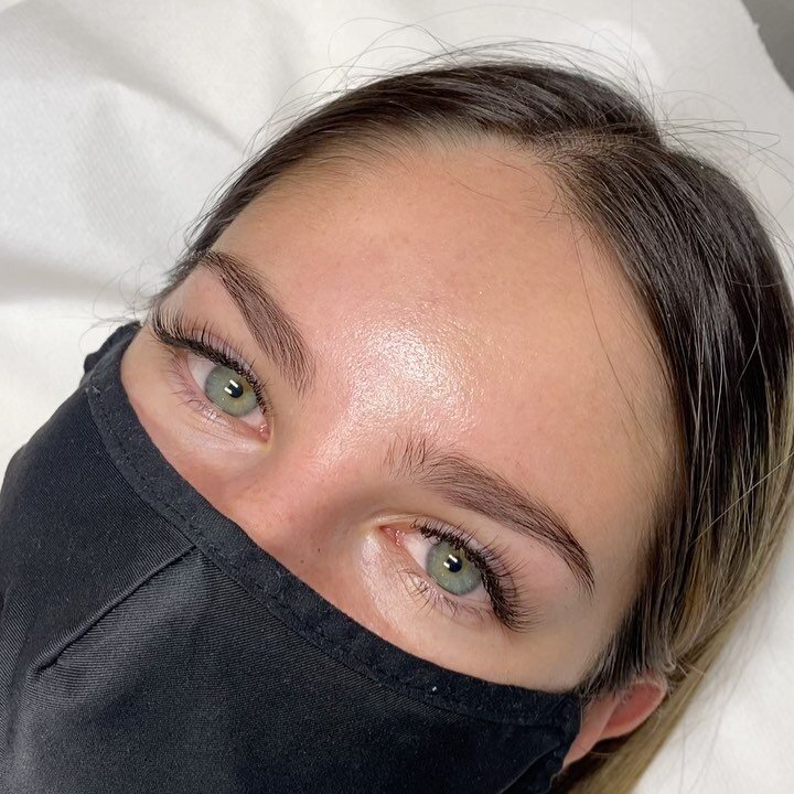 Honestly natural girls are winning 🥰🥰🥰 Get your fix of natural looking eyelash extensions today. Link to book in our profile #naturallashextensions #lashextensions #naturallashes #classiclashes #individuallasheslondon #lasheslondon #lashsalonlondo