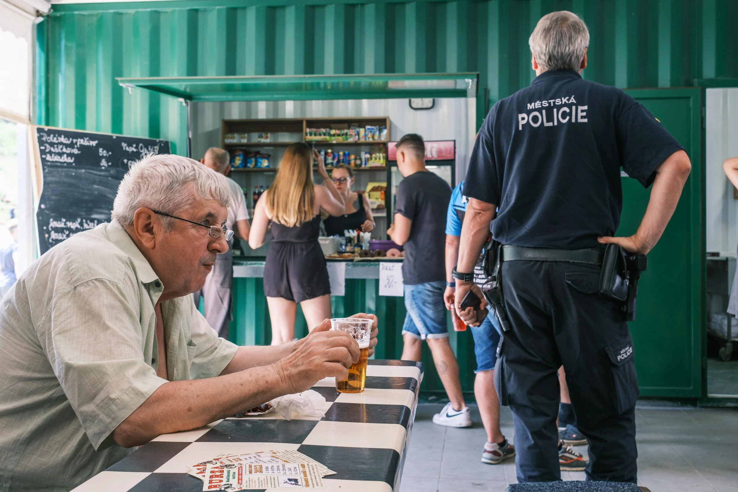 27-container-bar-and-the-police-officer.jpg