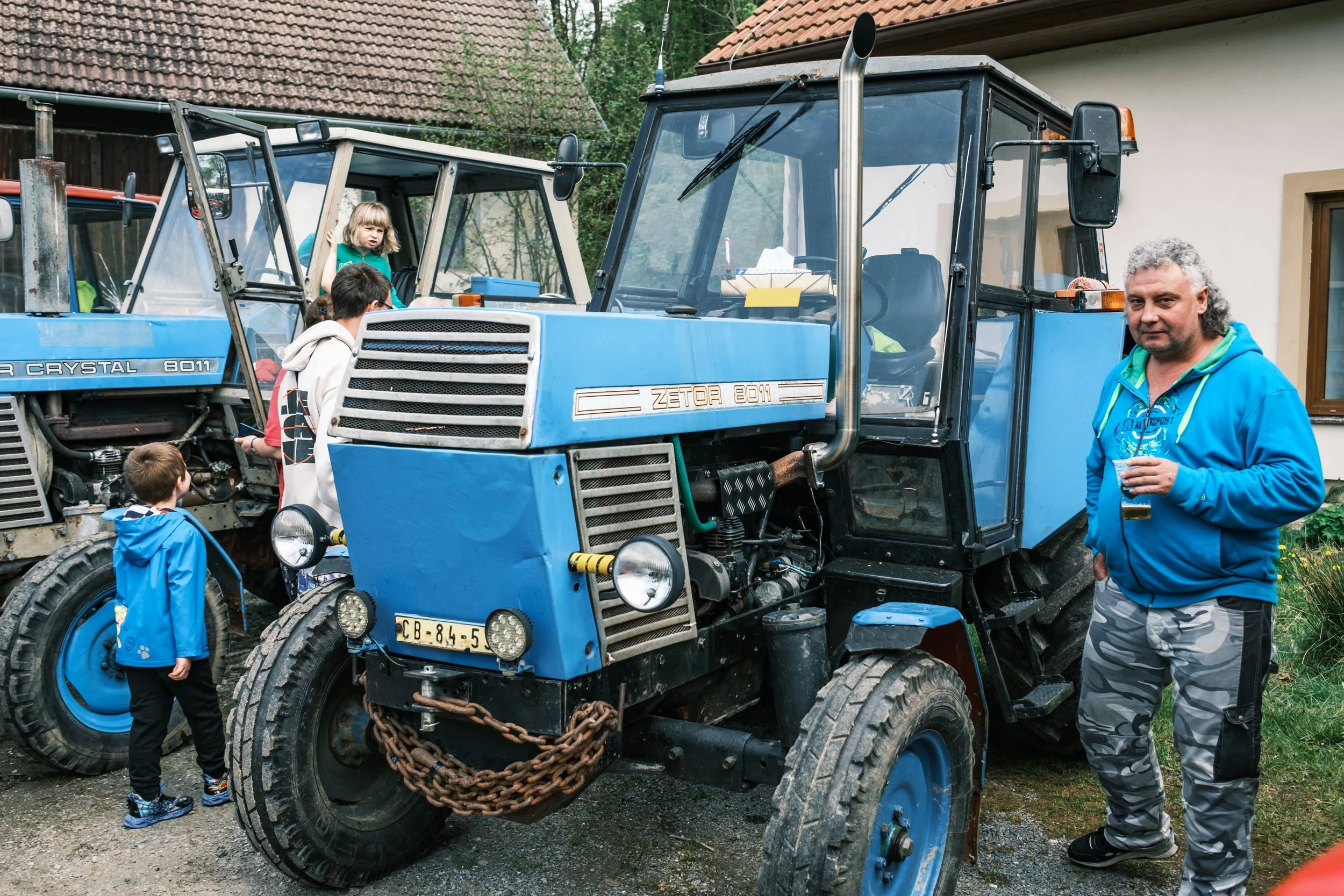 28-beer-and-kids-on-the-tractors.jpg