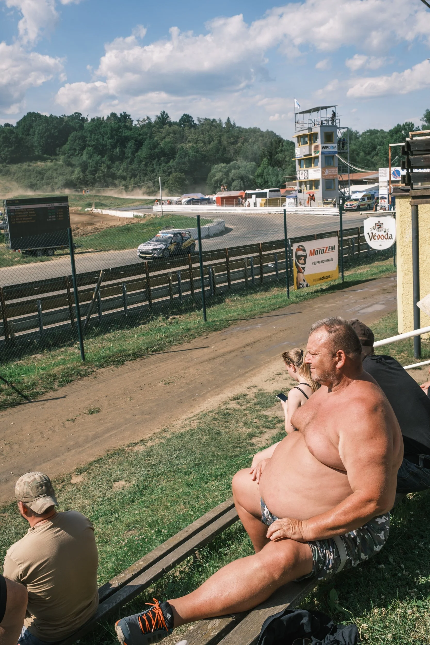 20-spectator-on-the-bench.jpg