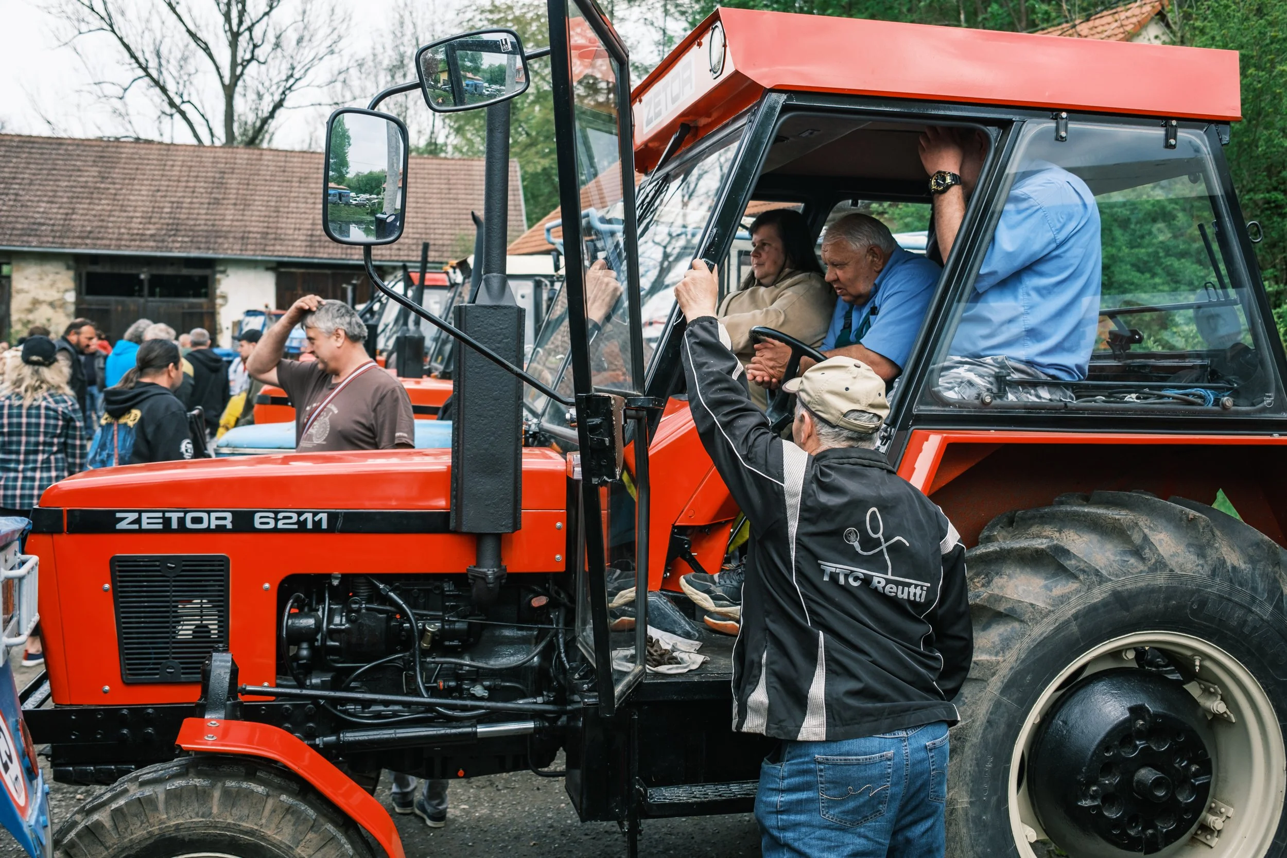 11-orange-zetor-cab.jpg