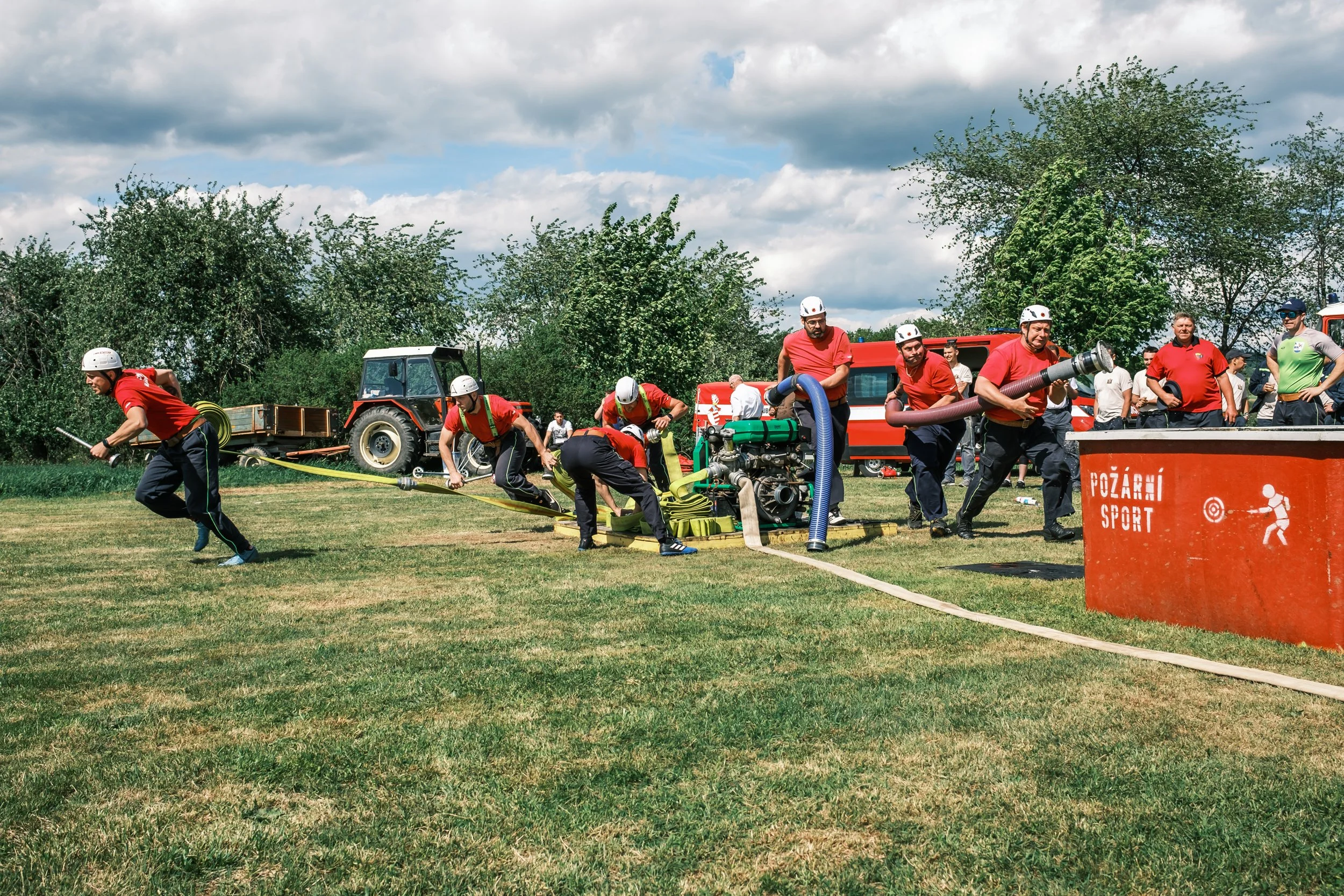 17-firefighters-hauling-hoses.jpg