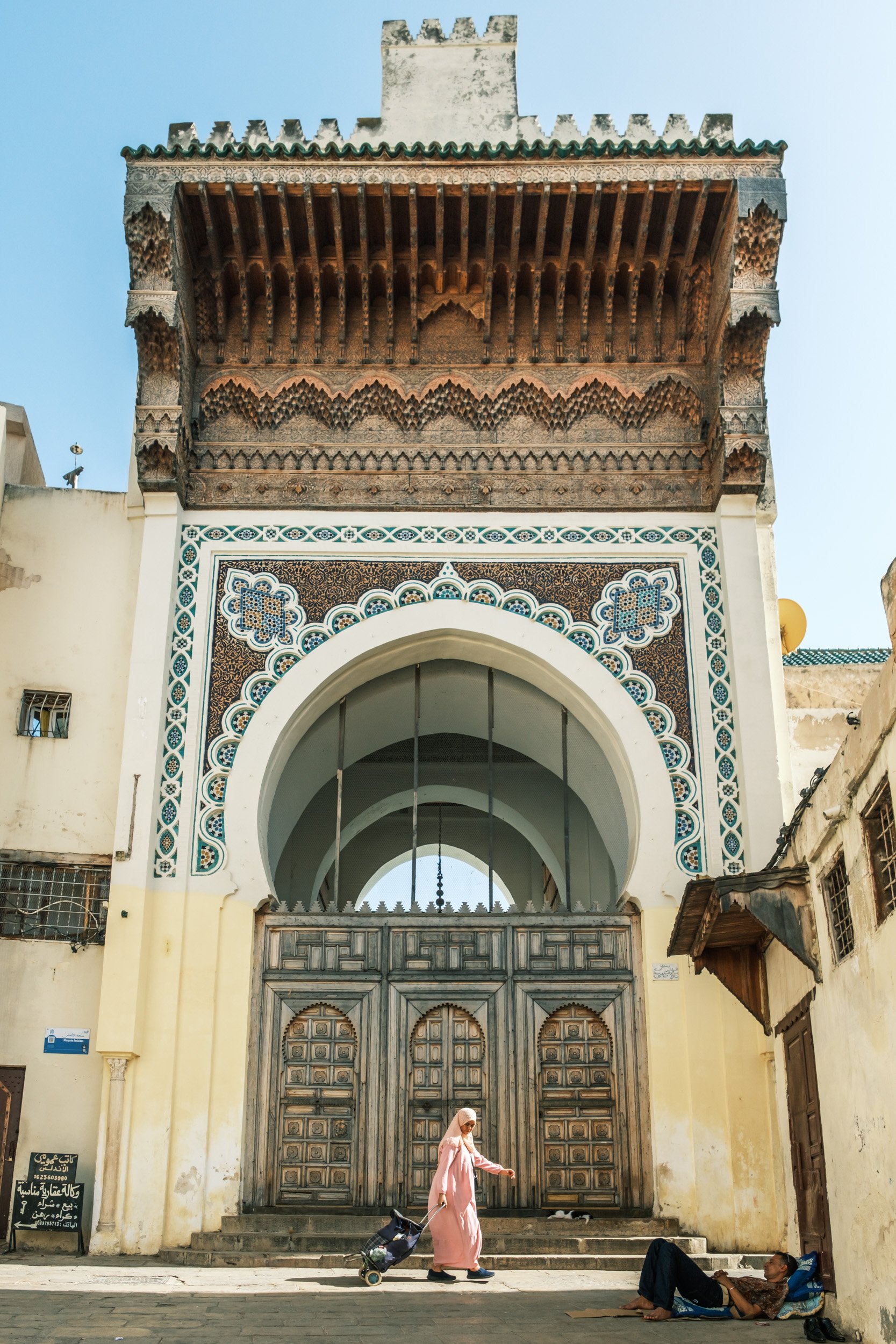 -16_fez-morocco_Shopping by the Mosque Gate.jpg