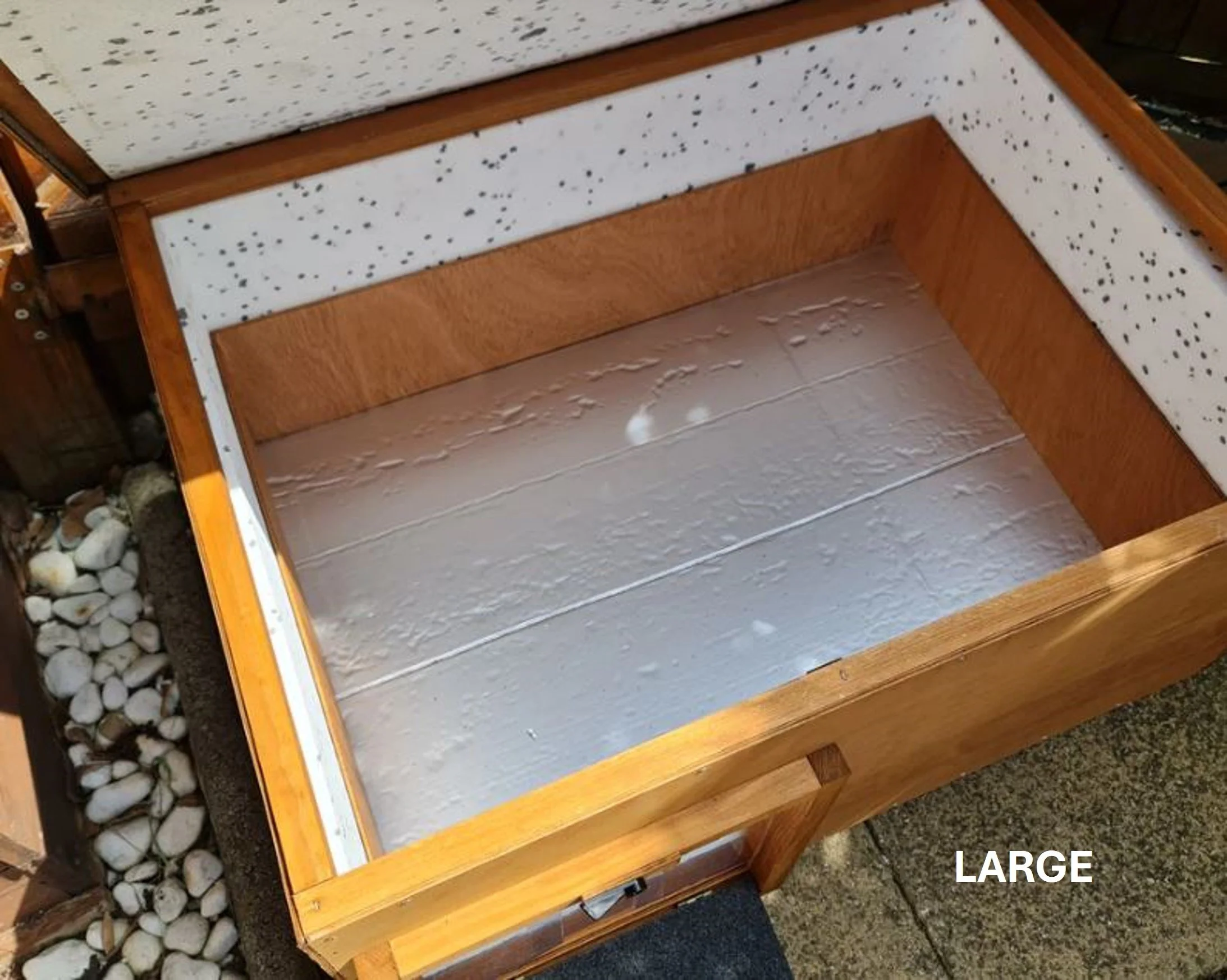 large-tortoise-house-door-inside.JPG